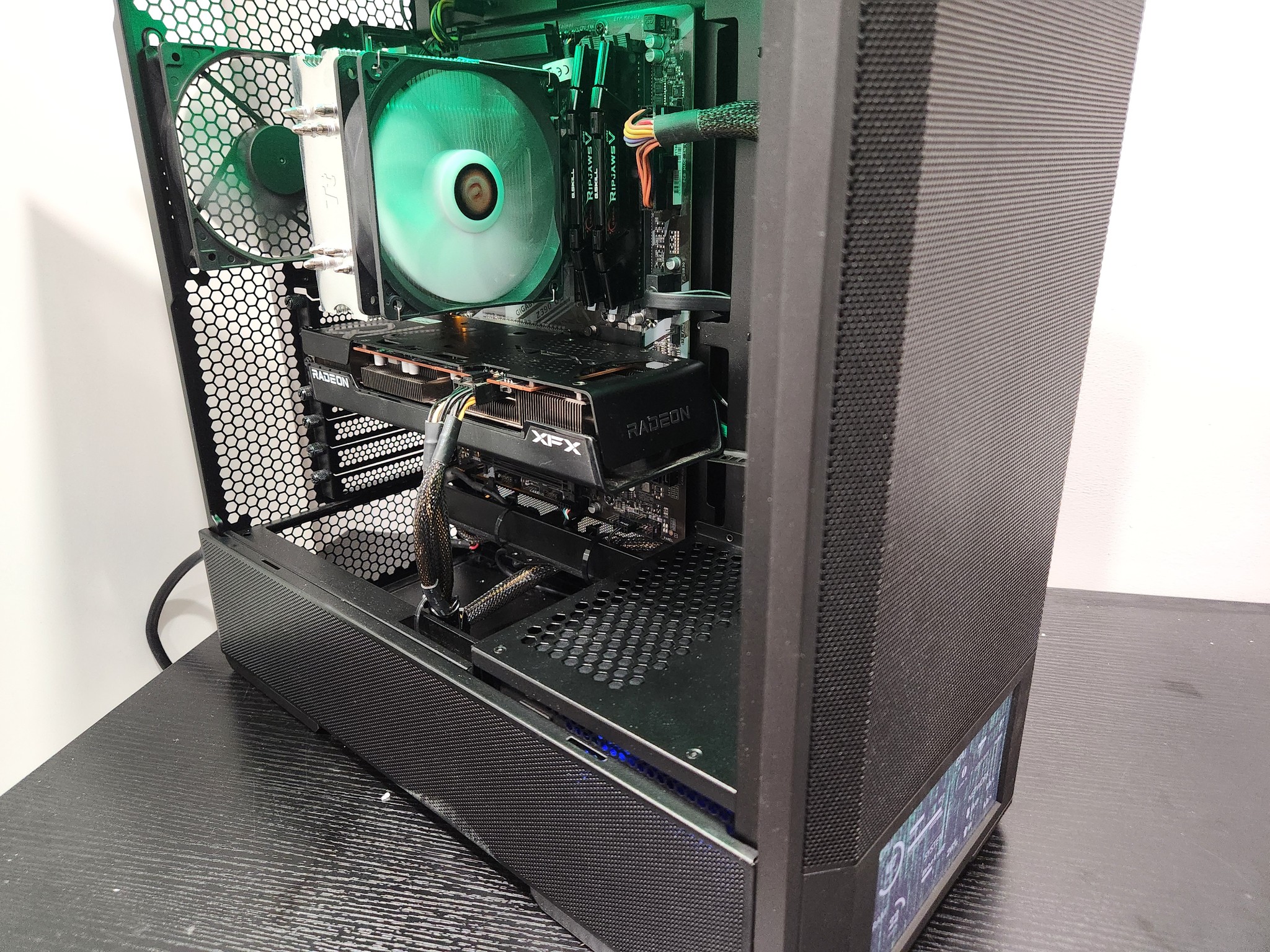 ENTER THE MATRIX....High end Gaming/streaming pc!