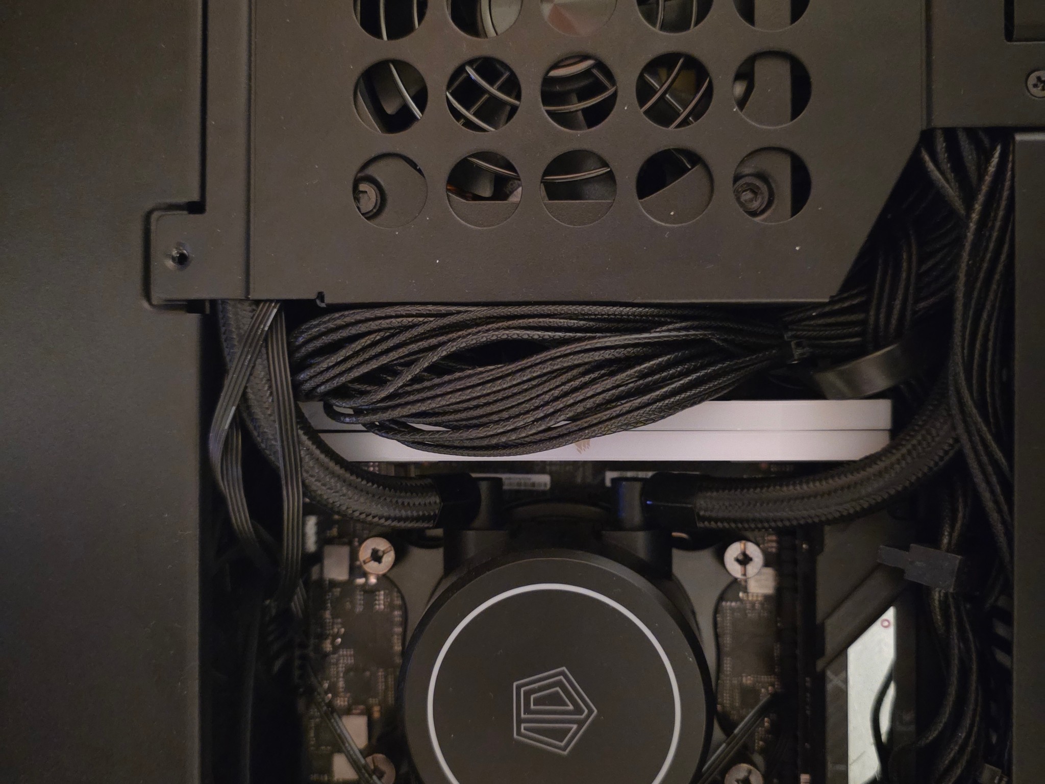 Radeon RX 9070 XT Custom Gaming PC - Ryzen 5 9600X