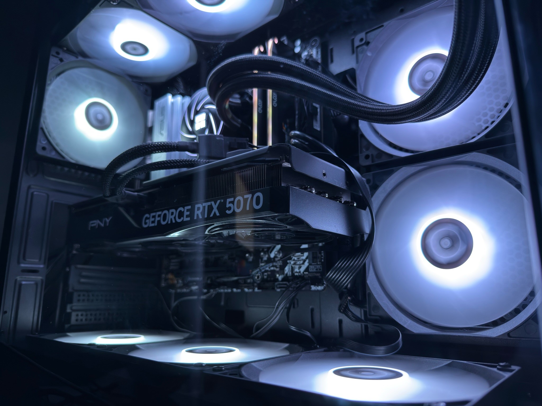 5070/Ryzen 7 7700x/16GB DDR5/1TB NVme Gaming pc