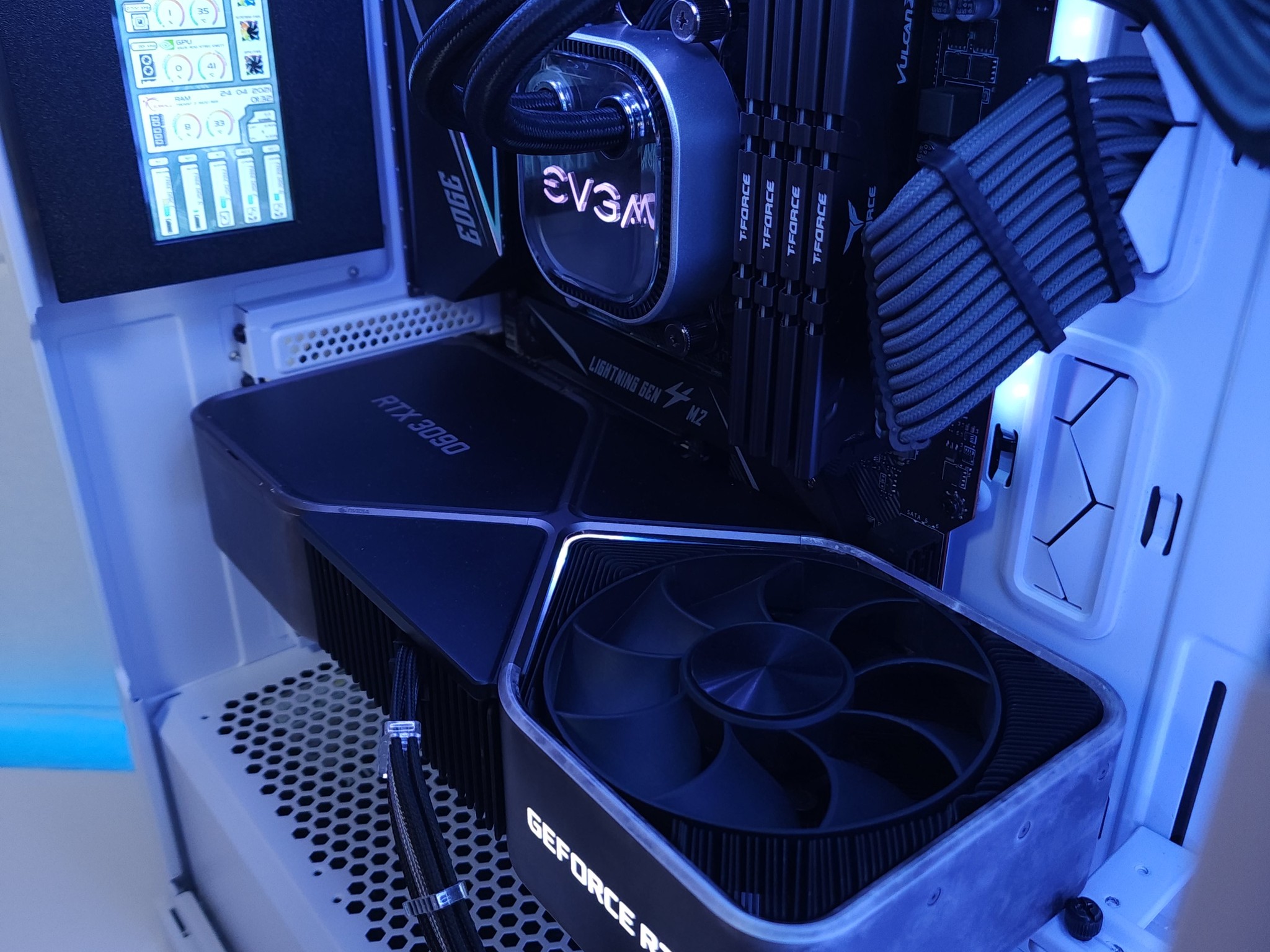 💙🤍RTX 3090 | Ryzen 9 5900X | 32GB 3200MHz | 1TB NVMe Gen 4