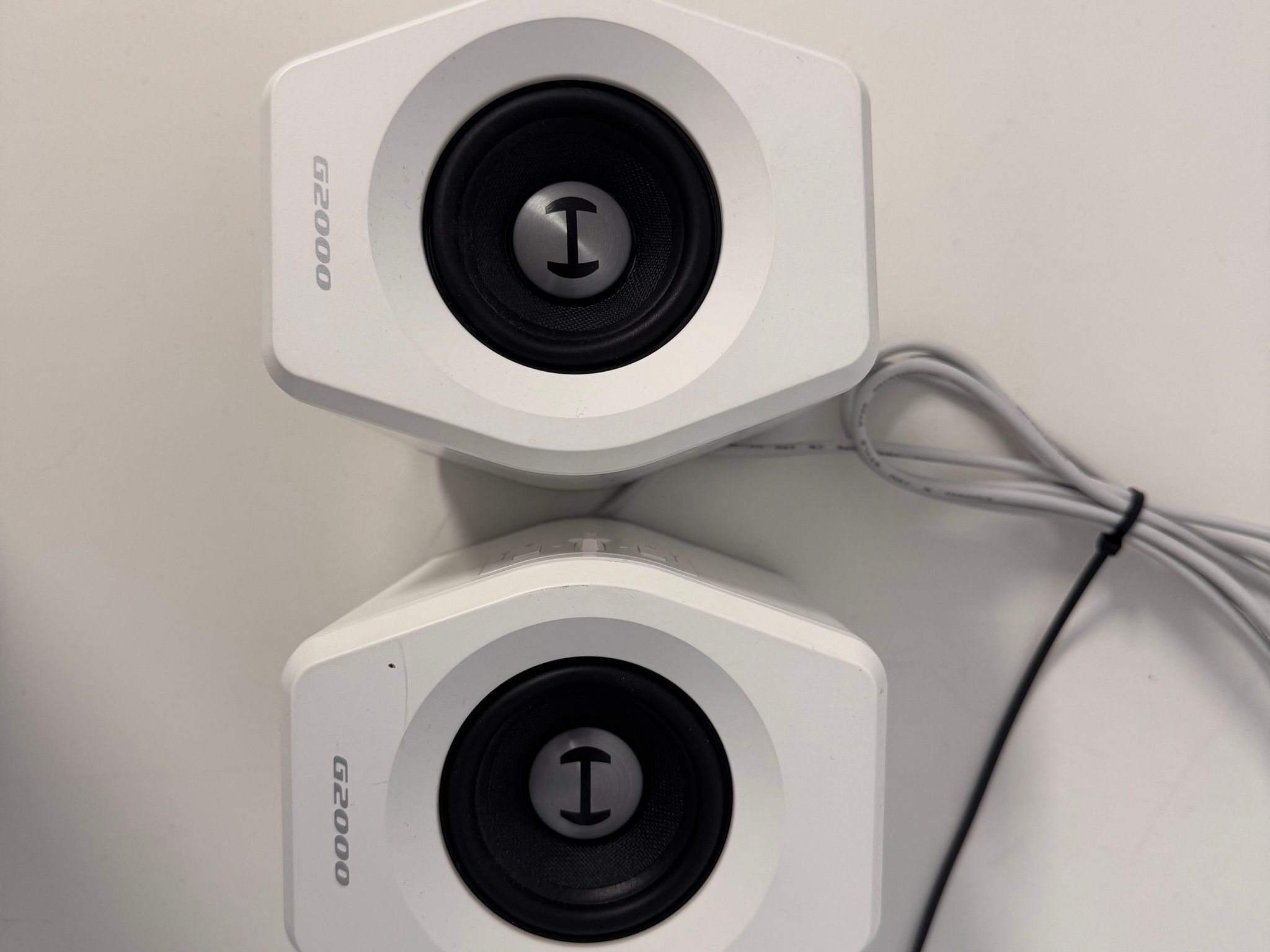 White Edifier G2000 Speakers