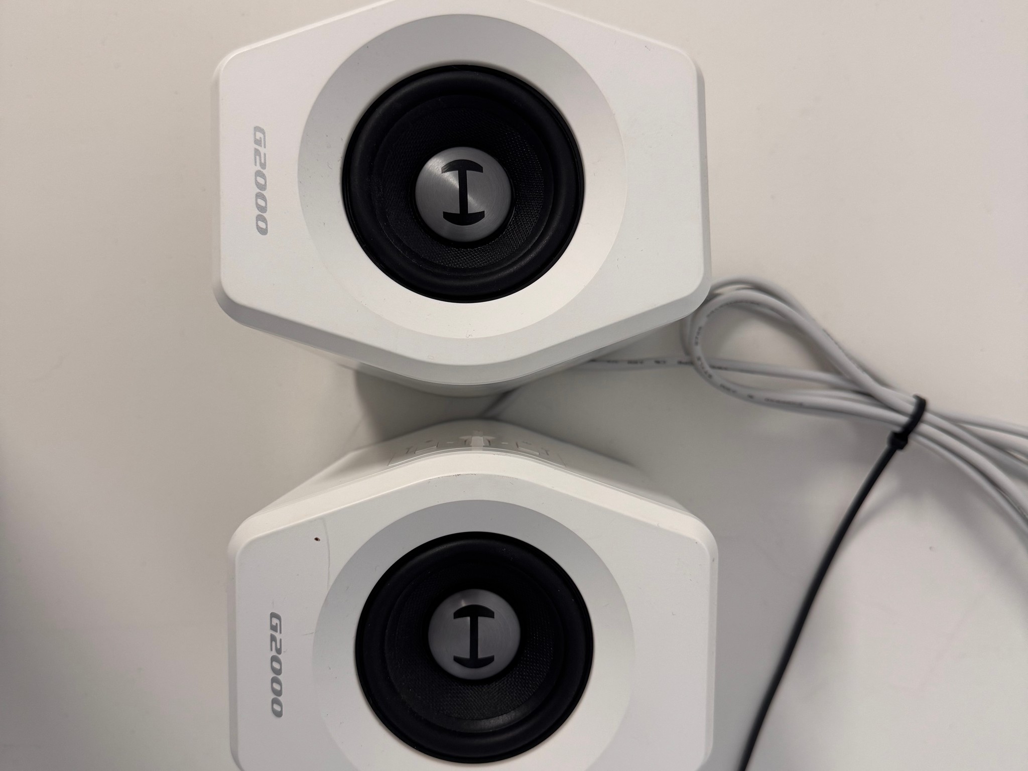 White Edifier G2000 Speakers
