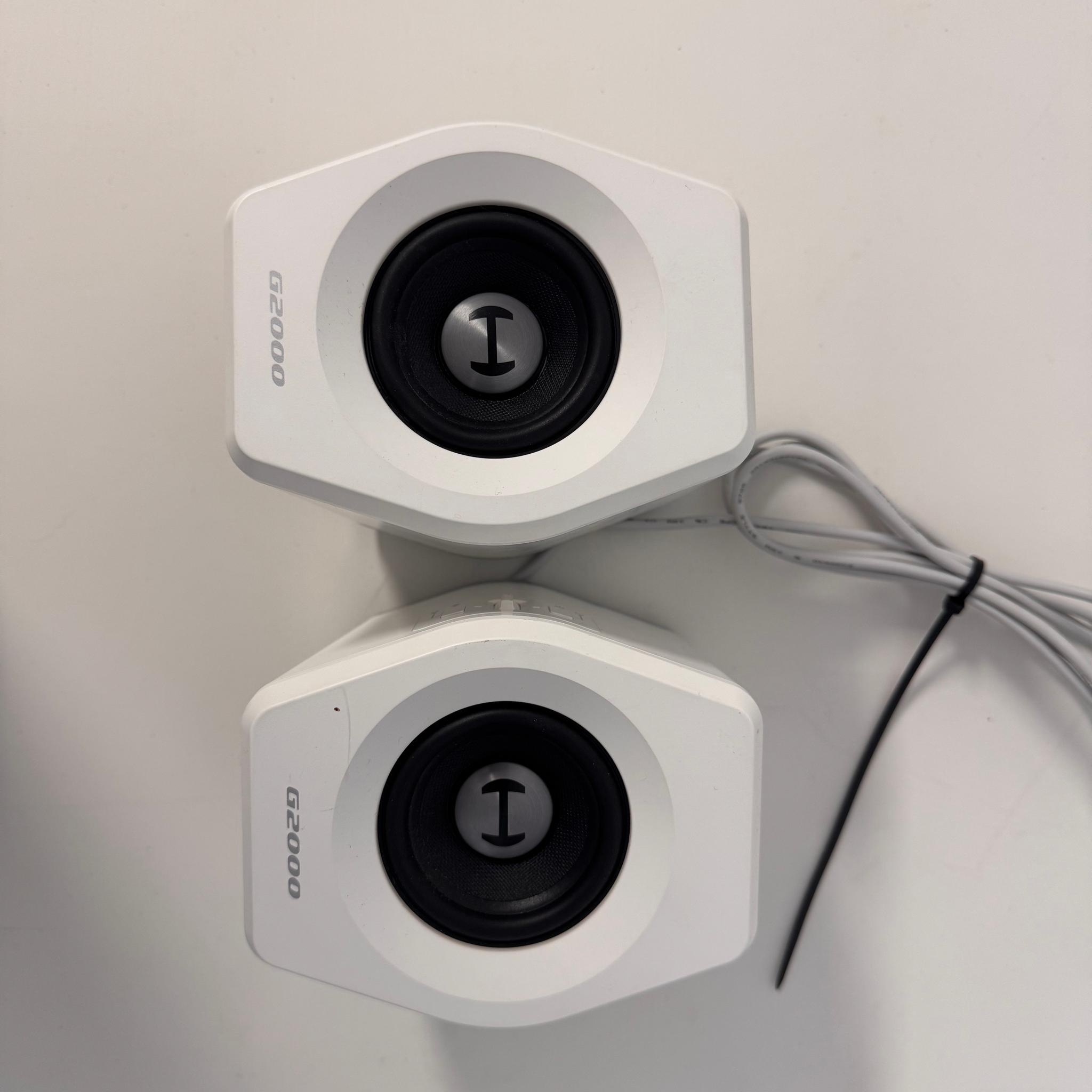 White Edifier G2000 Speakers