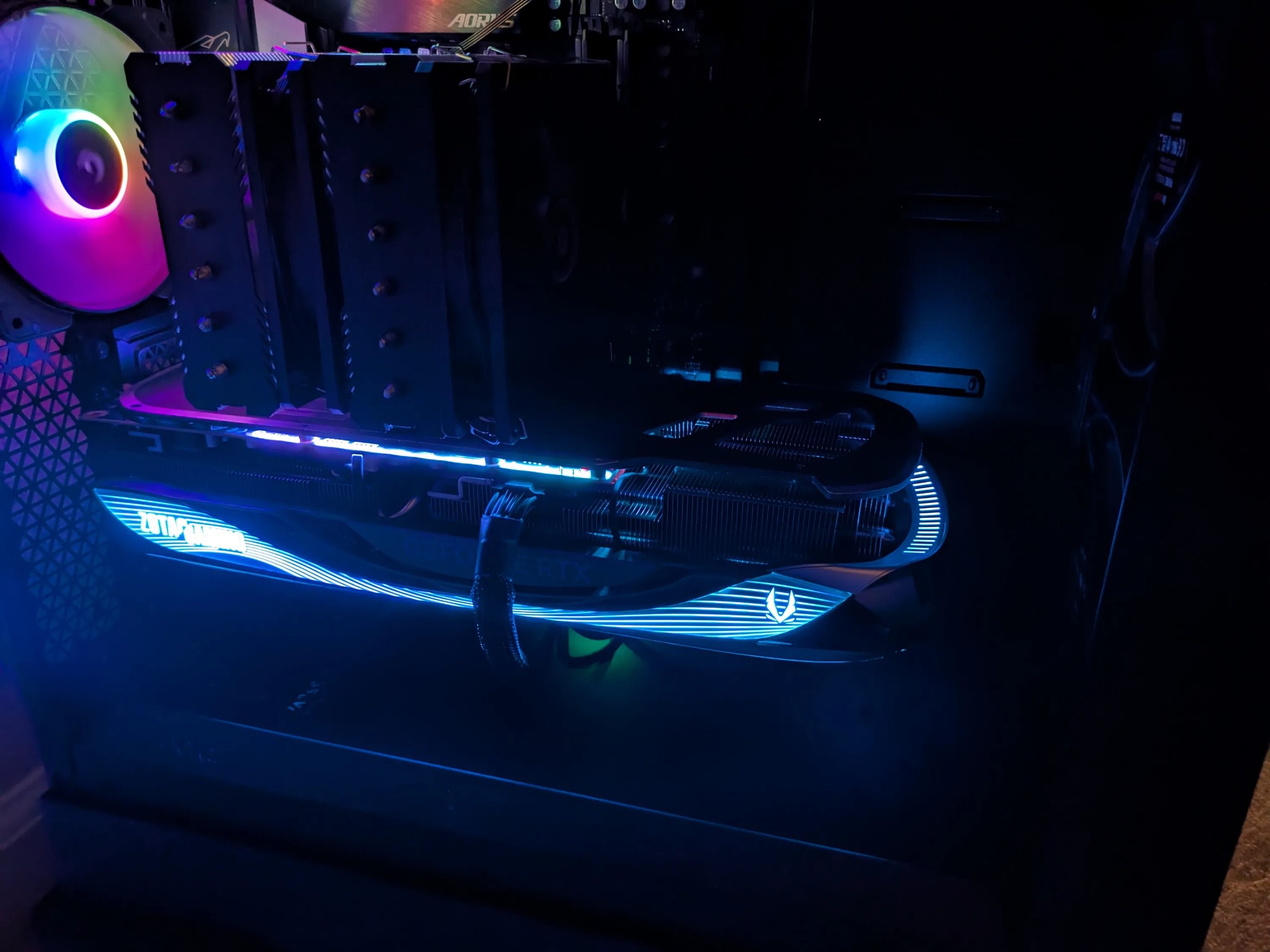 ZOTAC GeForce RTX 4070 Ti AMP Extreme AIRO - ZOTAC's flagship Cooler. Factory OC. DLSS 3 & 4