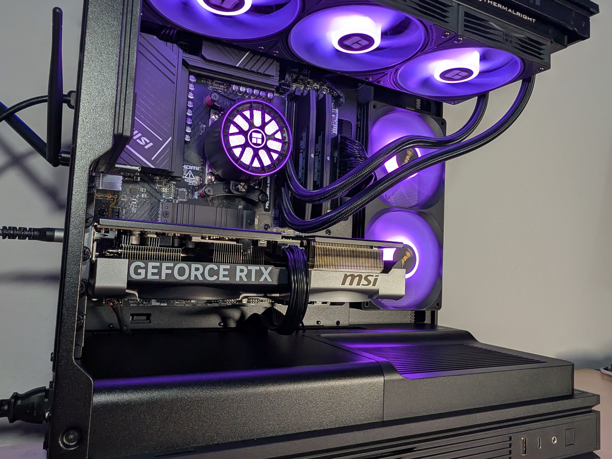 RTX 5070 // Ryzen 7 9700x // 32GB DDR5 // 1TB Gen4 NVMe // WiFi