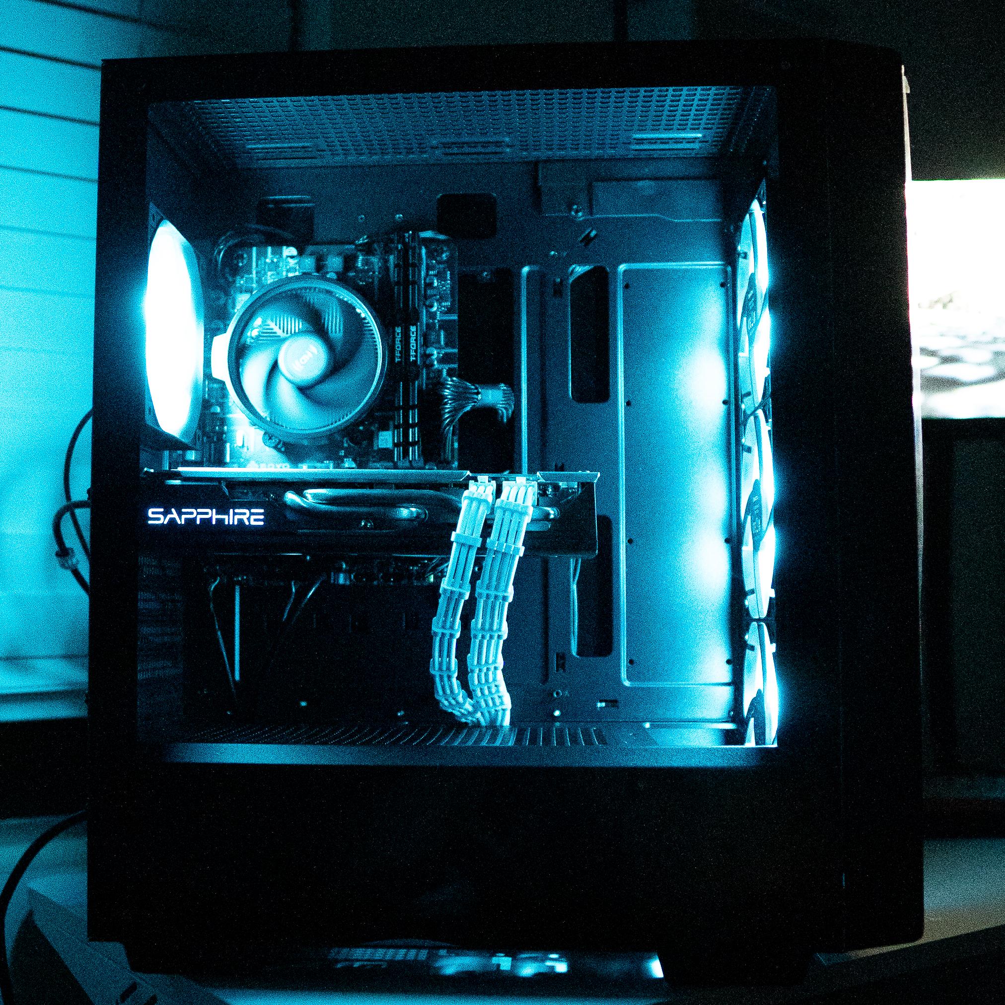 ⚫❄️ | RX 580 8GB | RYZEN 5 1600 | 16GB DDR4 RAM | 1TB NVME SSD | Arctic Blizzard