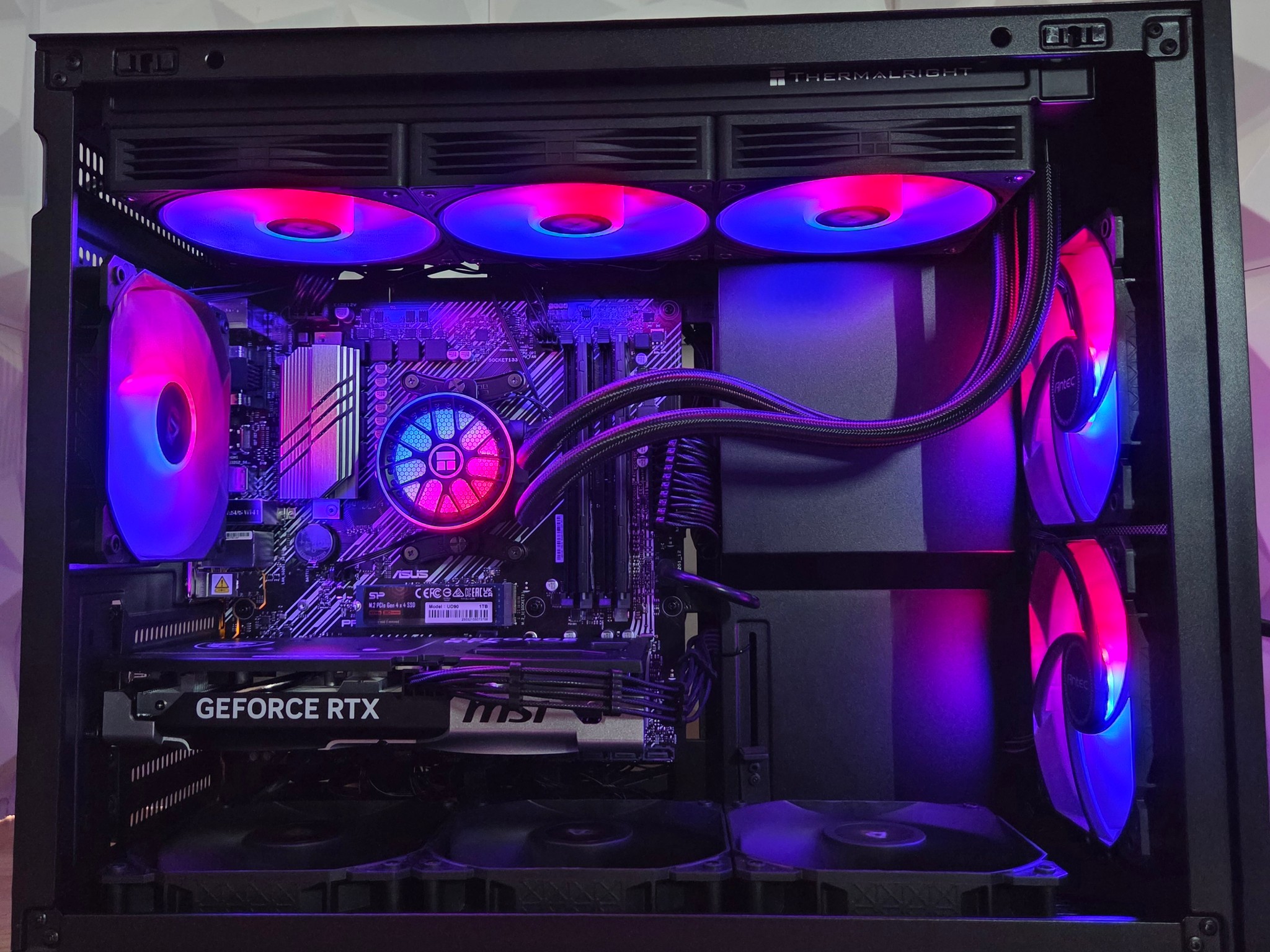 FLUX: compact PC ★★★★☆