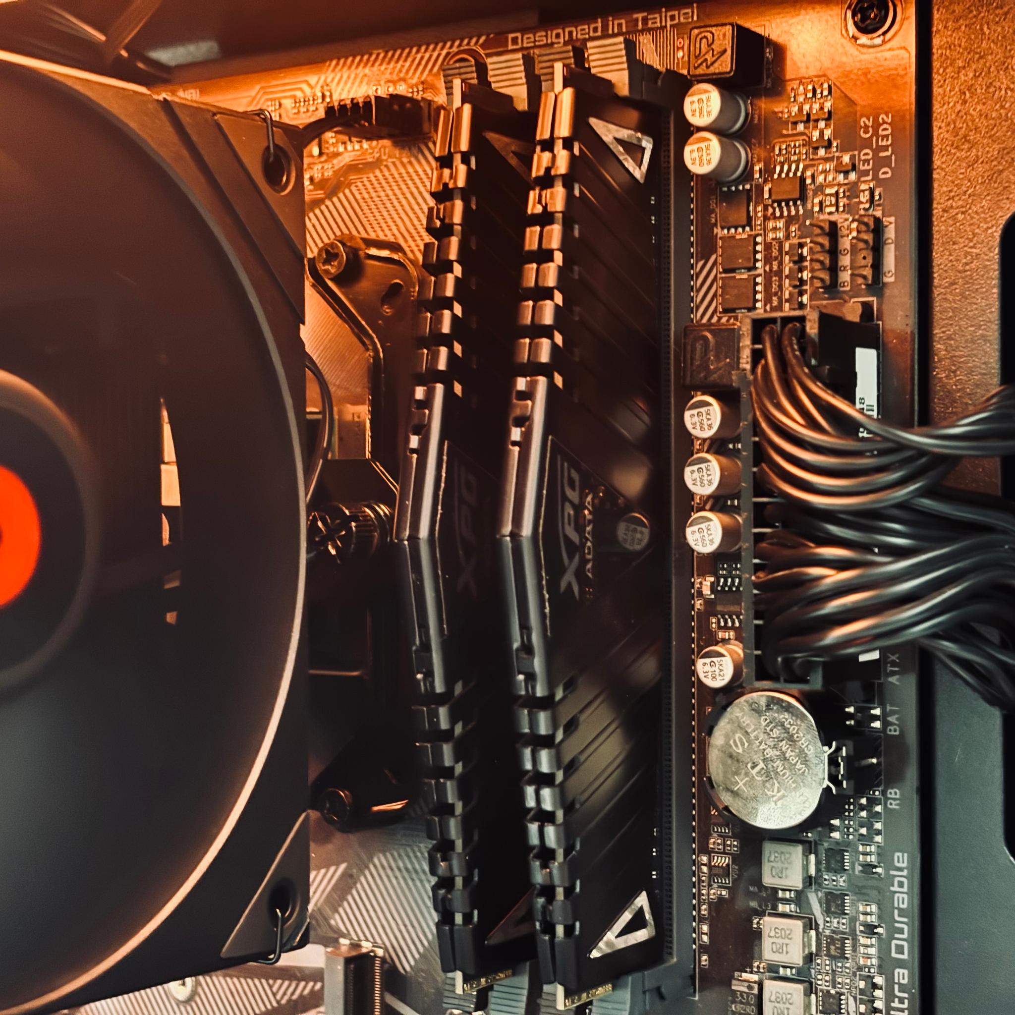 🧡🖤 Black Gaming PC - GTX 1070 / Ryzen 5 3600 / 16GB RAM  🖤🧡