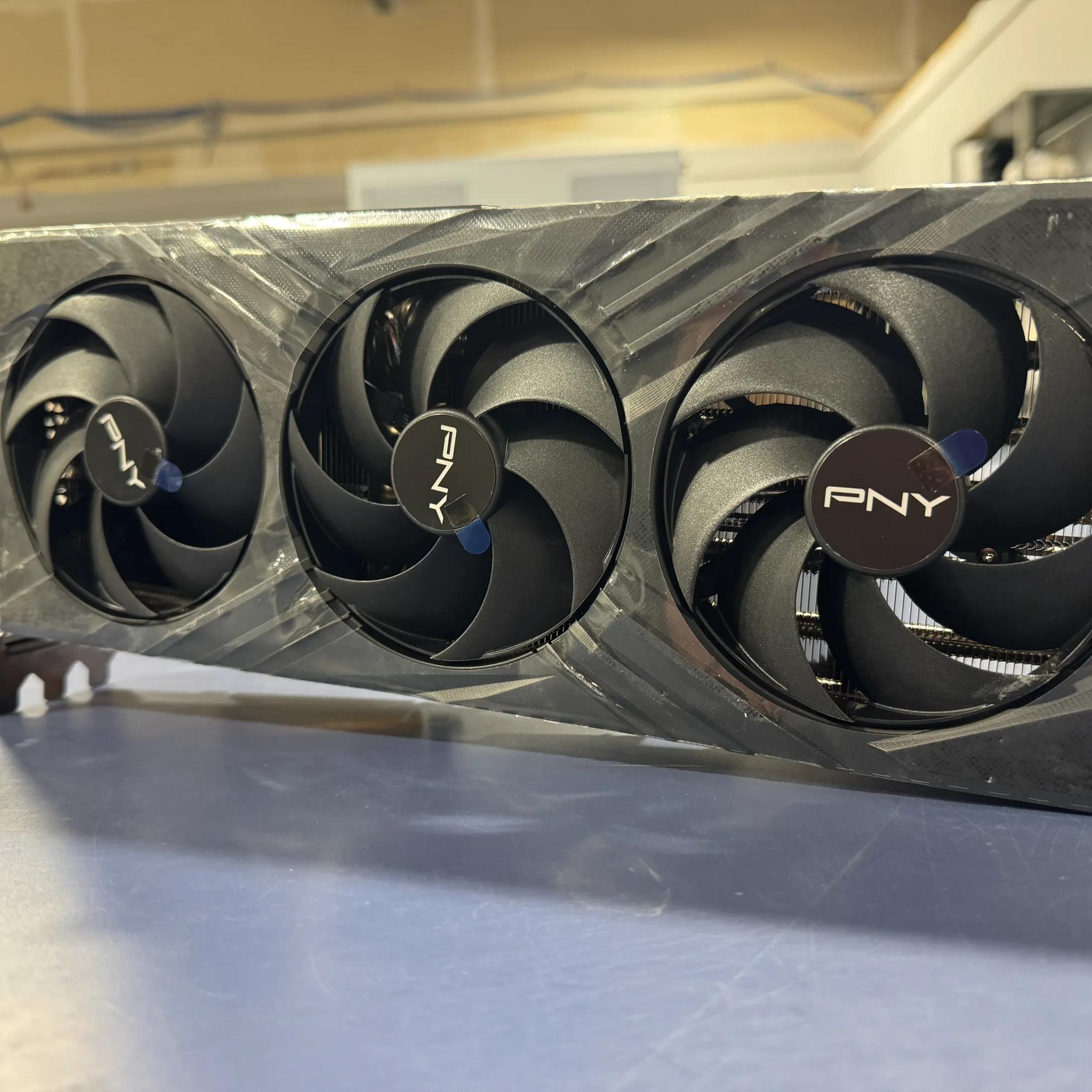 PNY GeForce RTX™ 4090 24GB VERTO™ Triple Fan DLSS 3