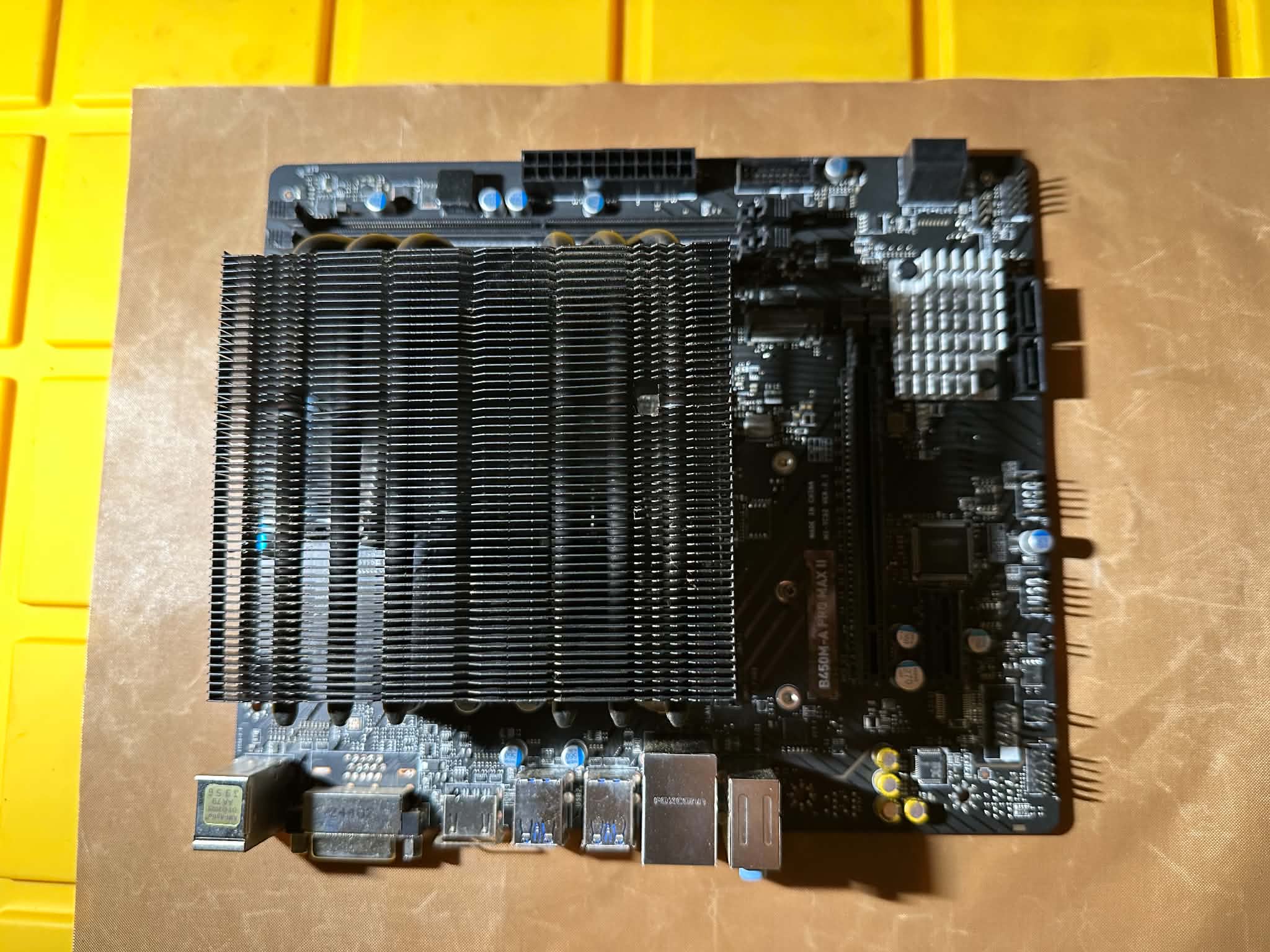 AMD Ryzen 7 2700 + MSI B450M-A PRO MAX II + CPU Cooler Combo