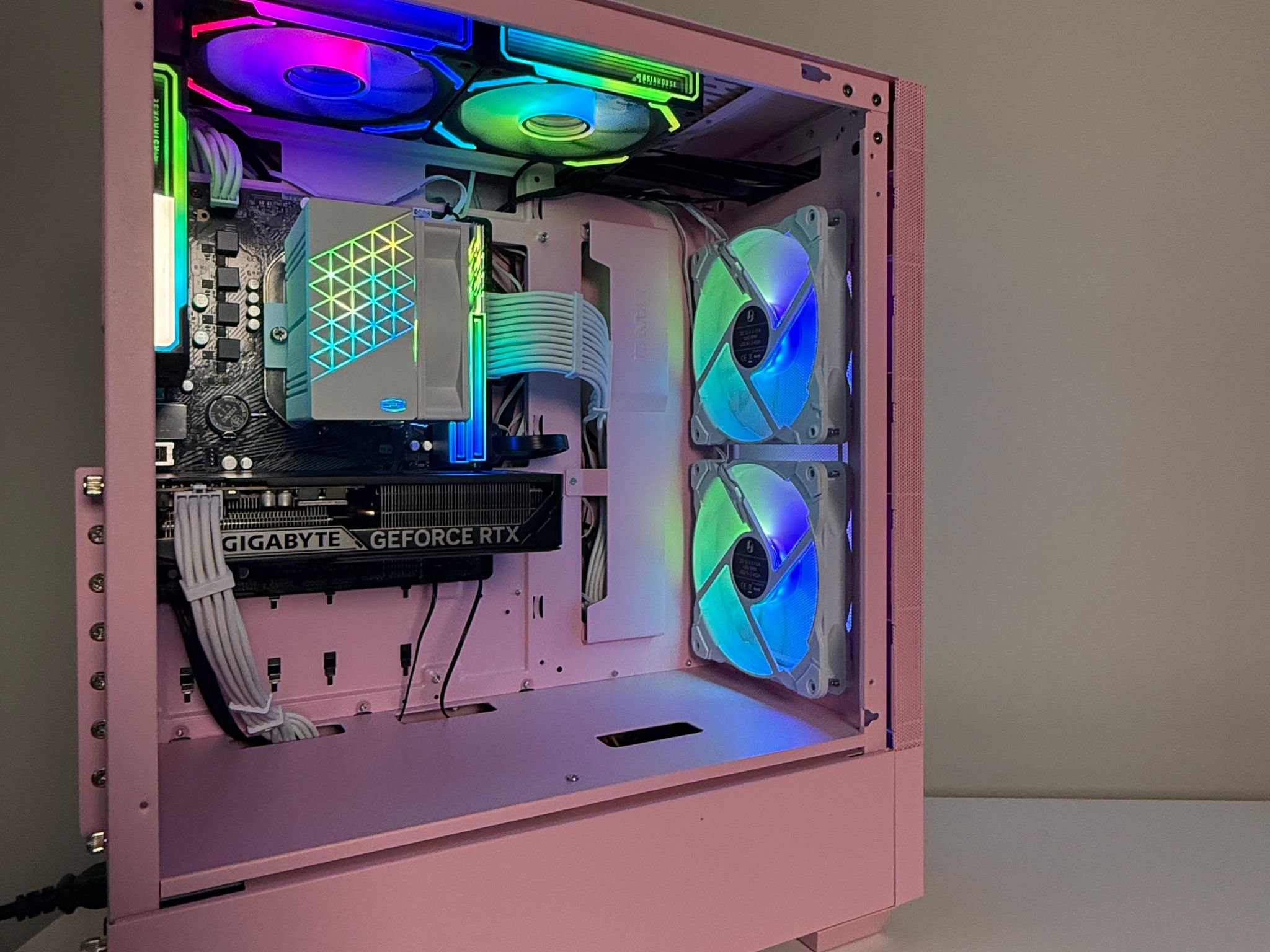 🌸 Lian Li Pink Gaming PC –RTX 5060 8gb|16gb RAM, 1TB Storage | WiFi/Bluetooth