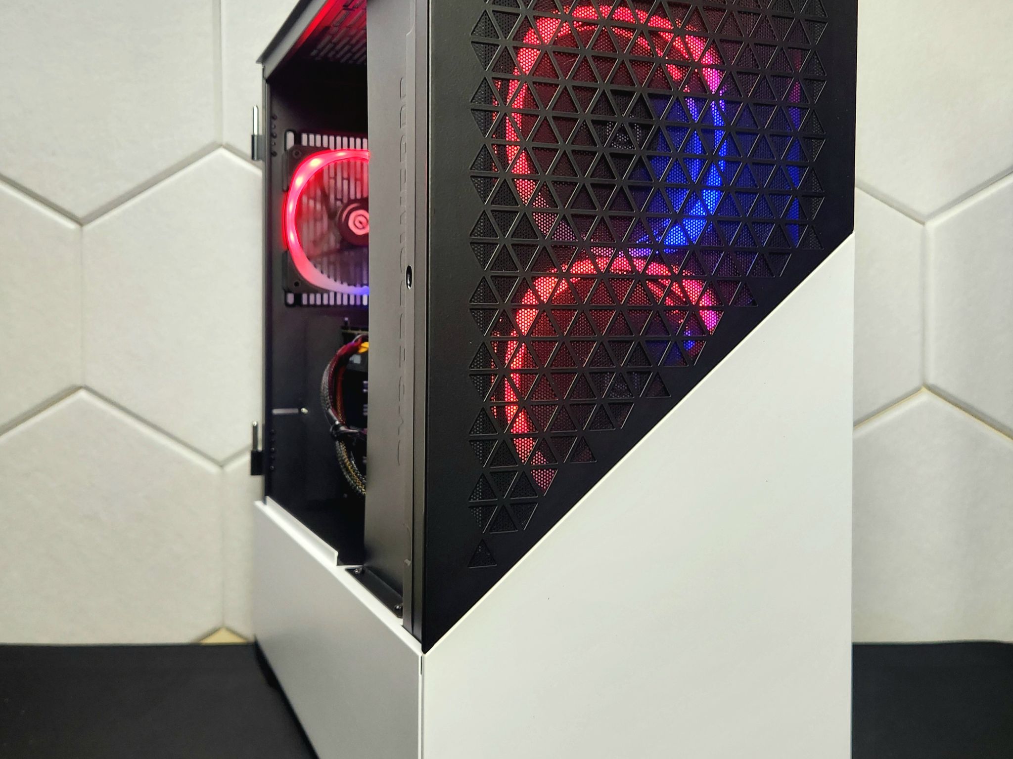 "Cyberpowerpc C series" Ryzen 5 7600 | RTX 3060 8GB | 16GB DDR5 | 500GB SSD | Keyboard and Mouse