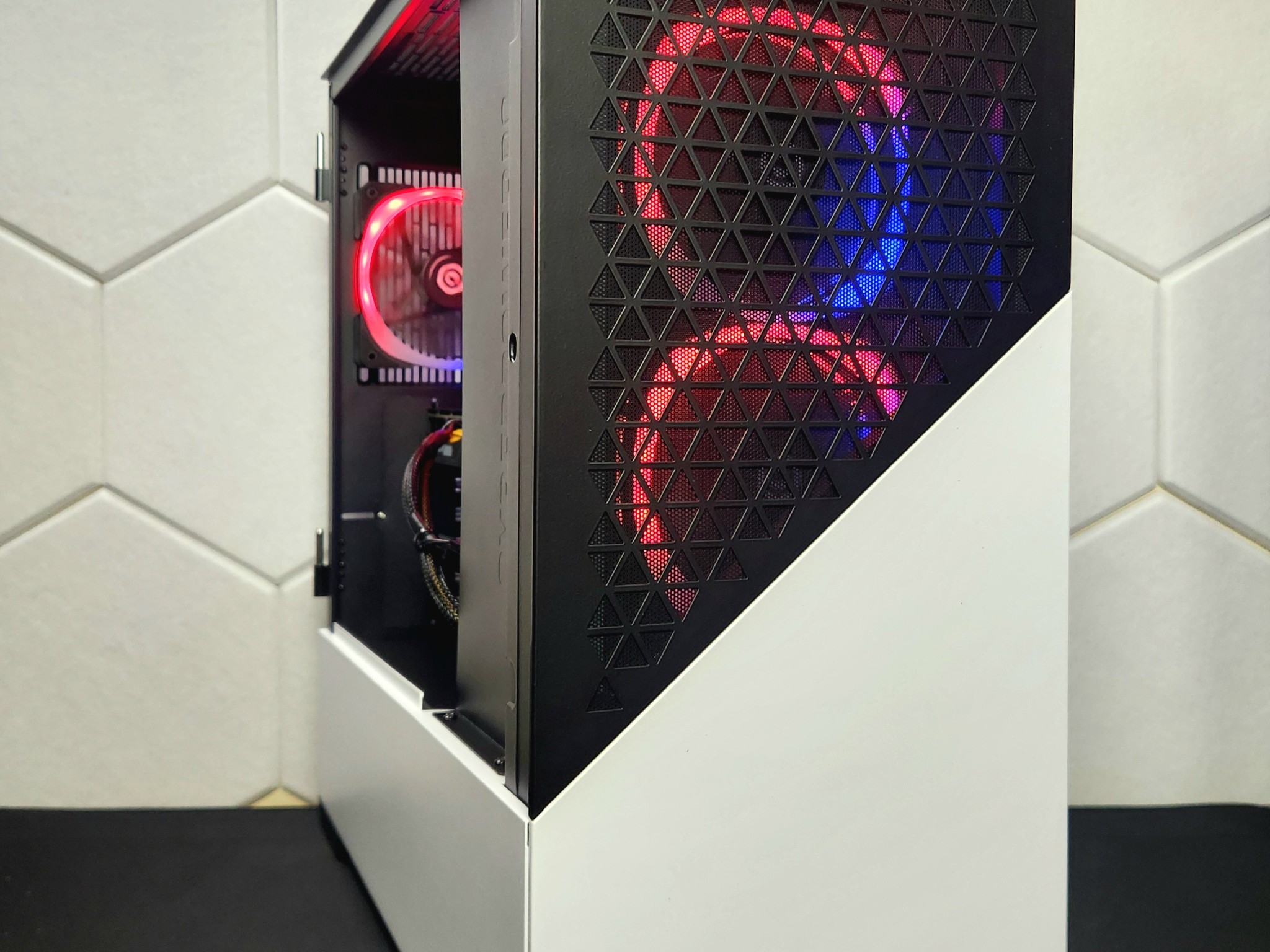 "Cyberpowerpc C series" Ryzen 5 7600 | RTX 3060 8GB | 16GB DDR5 | 500GB SSD | Keyboard and Mouse