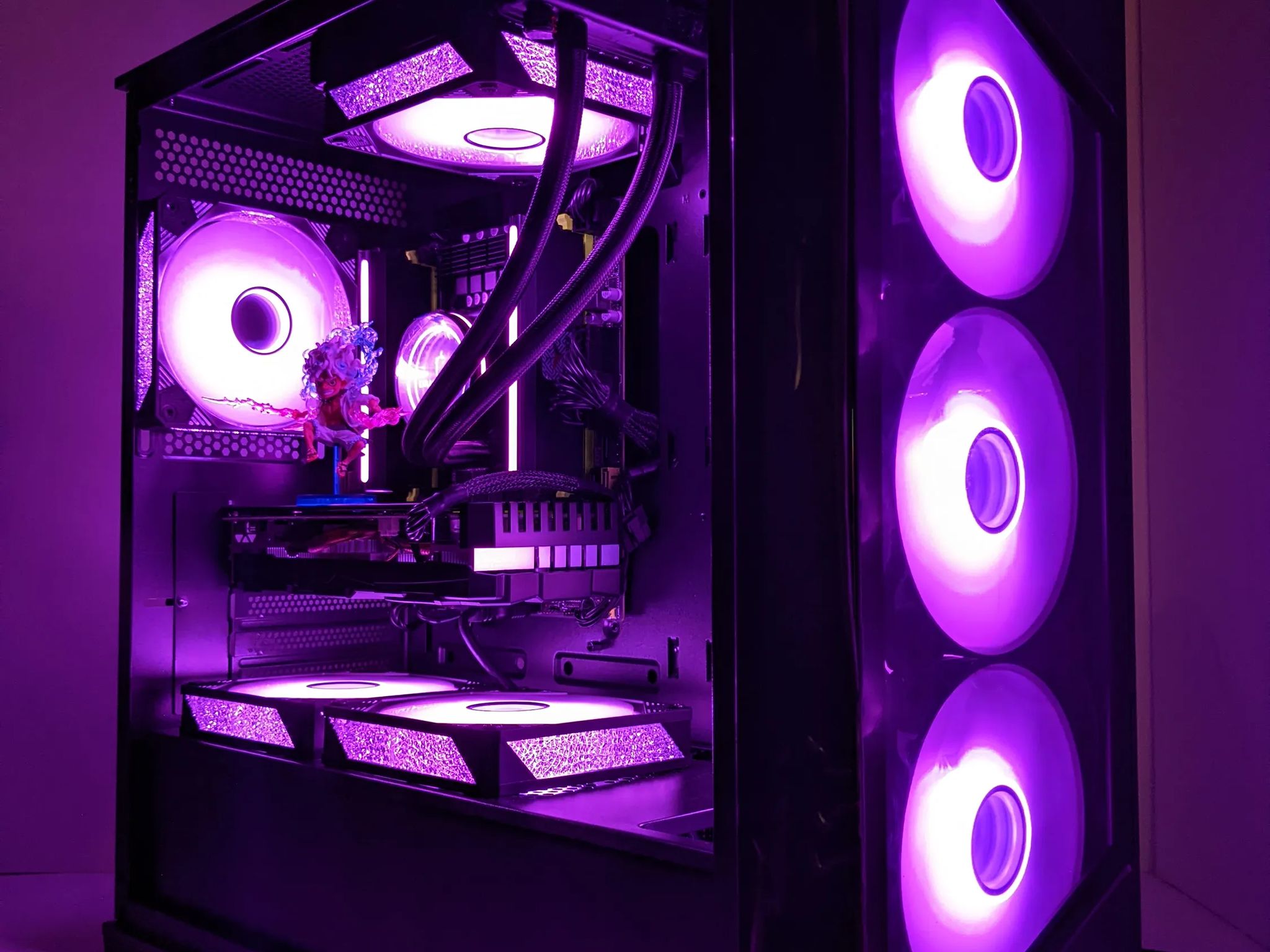 ヒドゥンドラゴン| RTX2060 Super| Intel@8-cores & 16-threads| 16GB DDR4| 1TB SSD| Windows 11 Pro