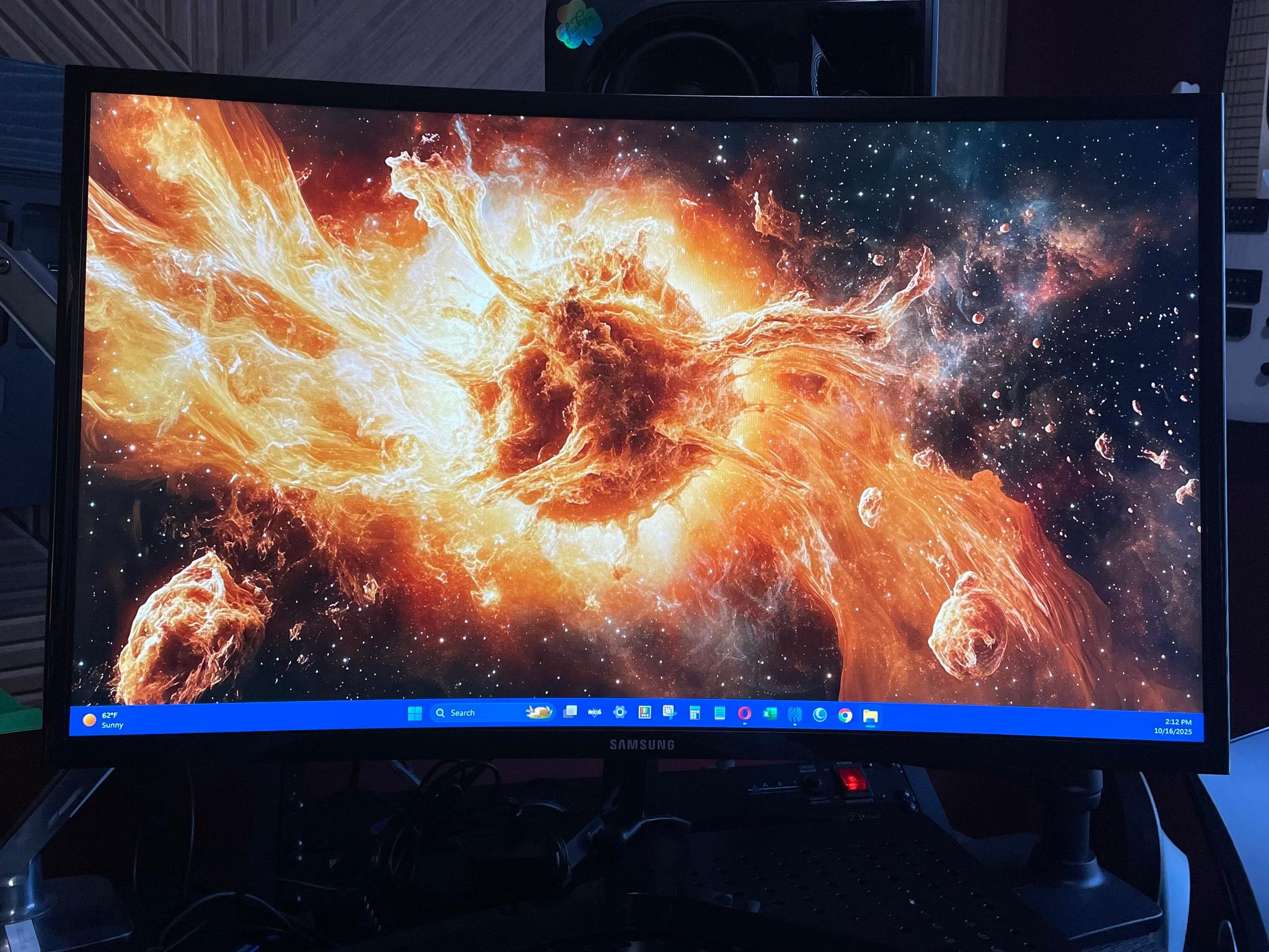 Samsung 27" Essential Curved Monitor (LC27F396FHNXZA)