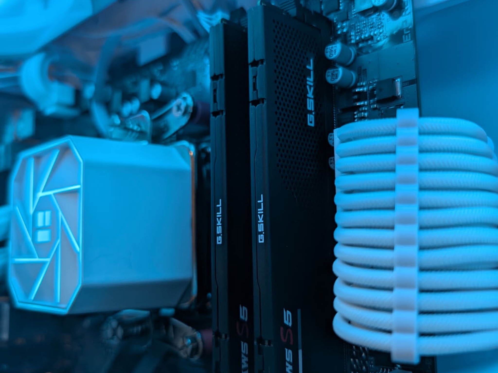 Gaming PC // RTX 3080 - Ryzen 5 7500F