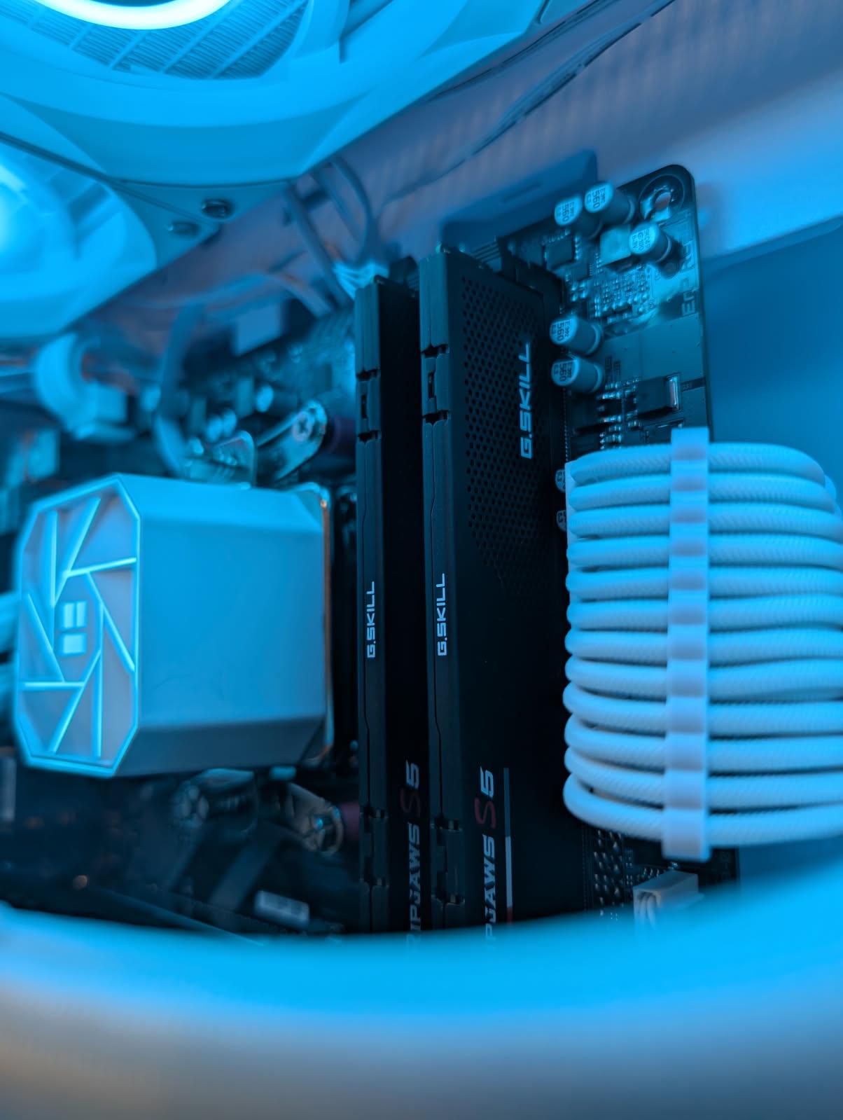 Gaming PC // RTX 3080 - Ryzen 5 7500F