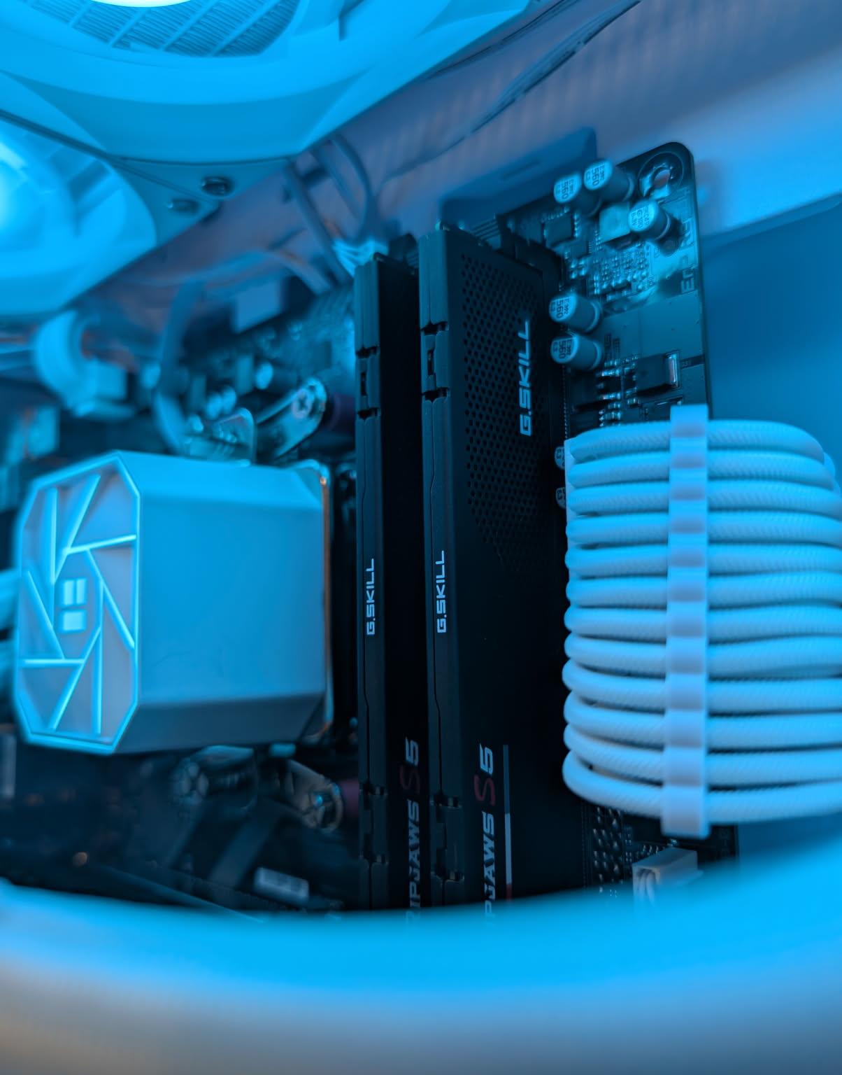 Gaming PC // RTX 3080 - Ryzen 5 7500F