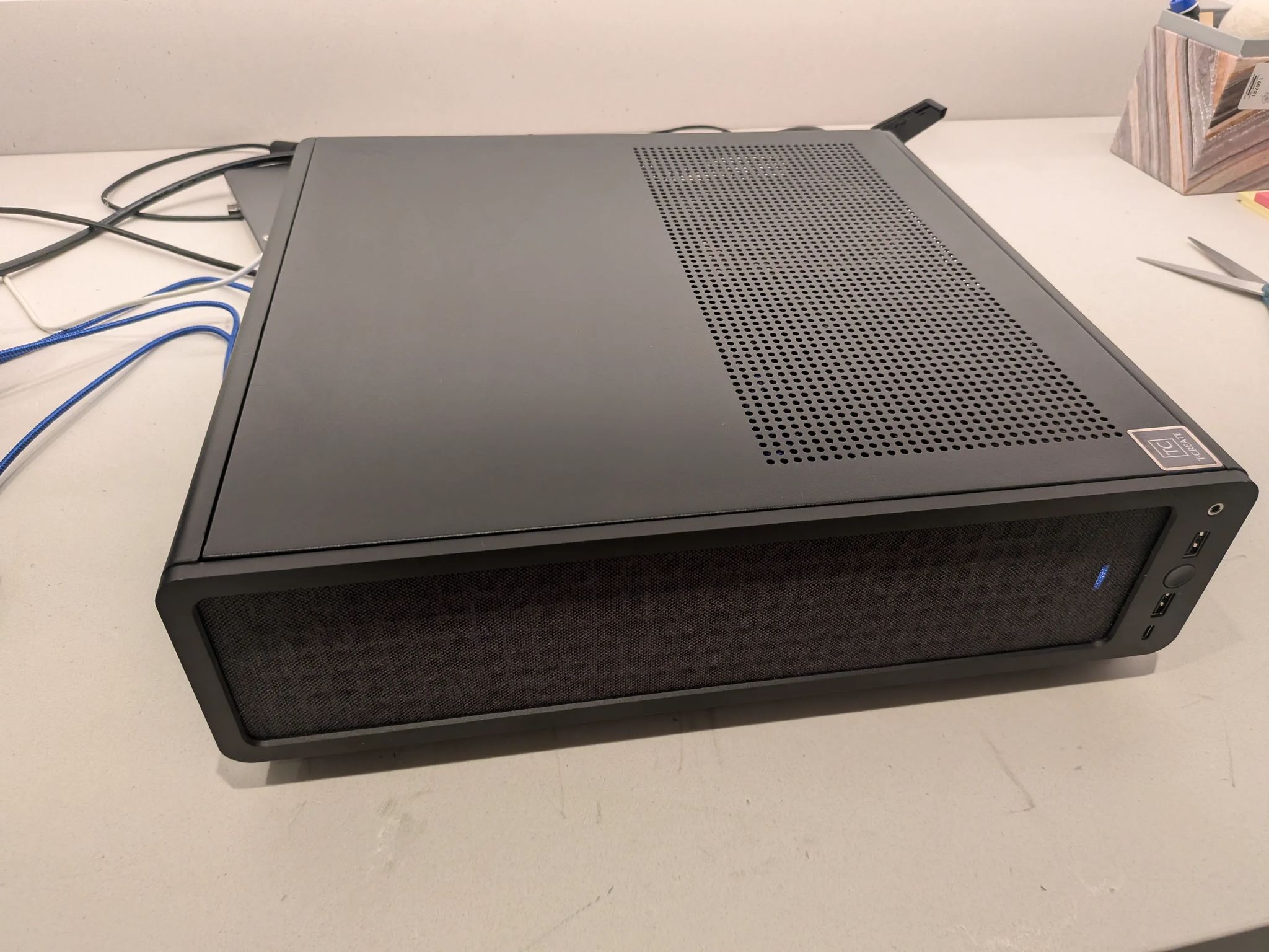 Black Ridge - RX 9060XT 16GB, Ryzen 5 7500F, 32 GB DDR5 RAM, 2 TB Gen 4 NVME
