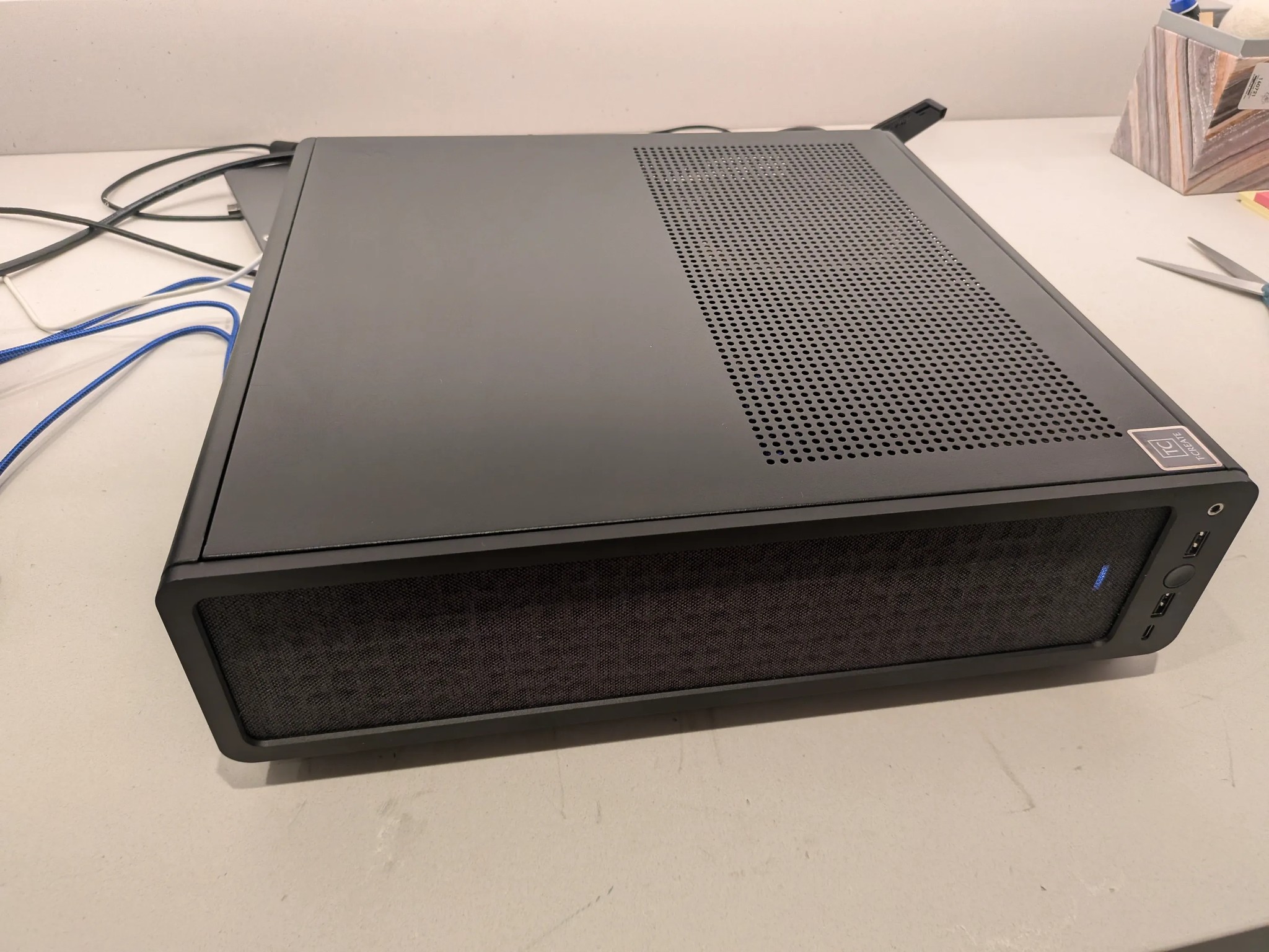 Black Ridge - RX 9060XT 16GB, Ryzen 5 7500F, 32 GB DDR5 RAM, 2 TB Gen 4 NVME