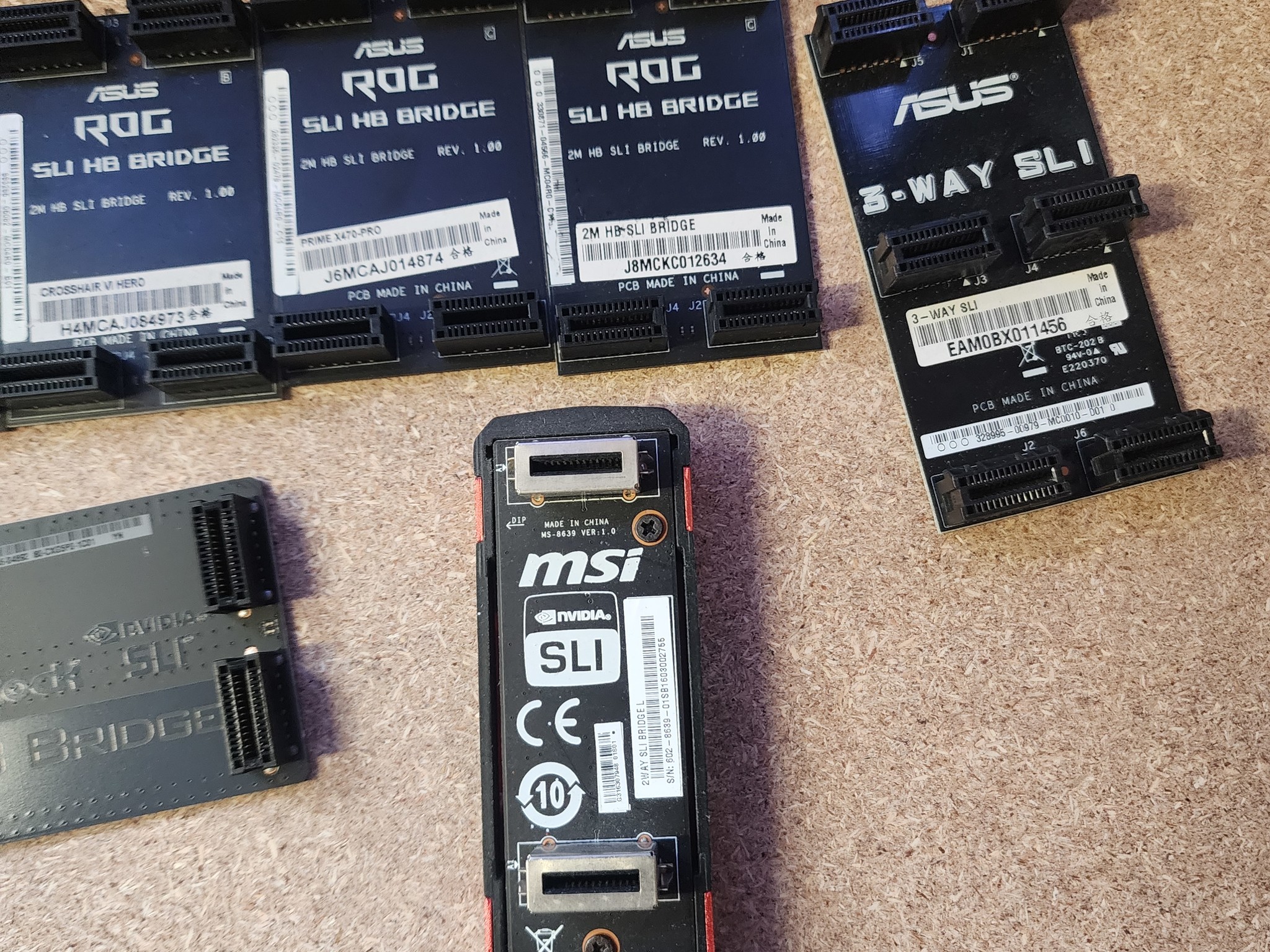 Assorted Nvidia SLI and AMD Crossfile Bridges