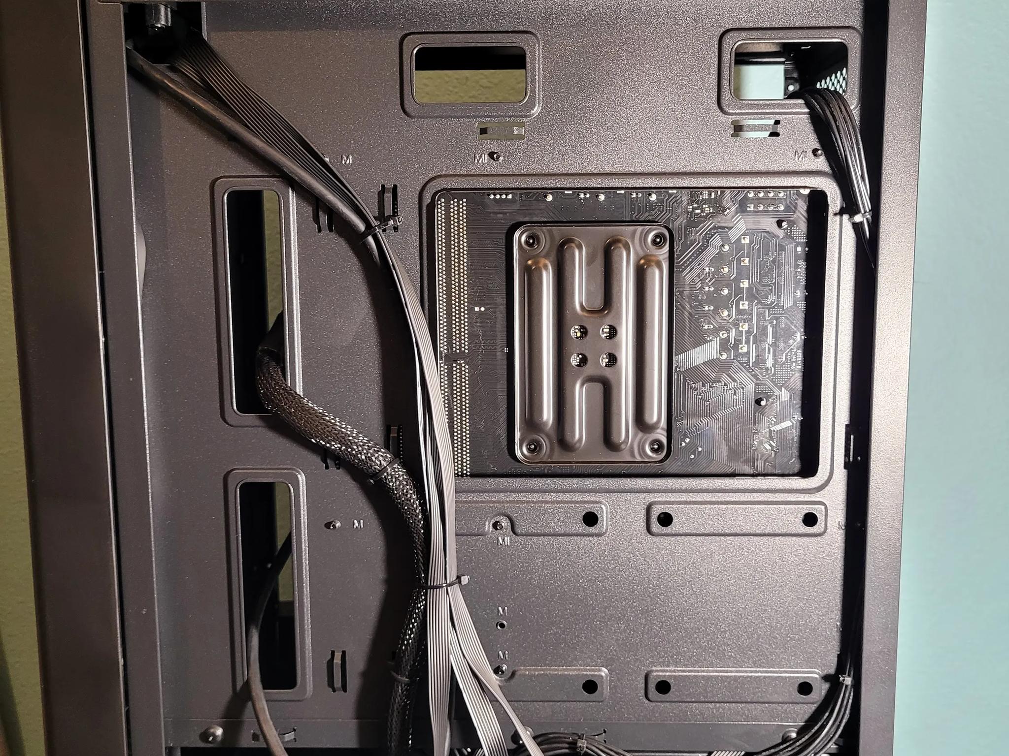 Blackout Gaming PC // R5 3600 // RX 5600-XT 6GB GDDR6 // 32GB DDR4 3200MHZ // 1TB NVME SSD // WIFI