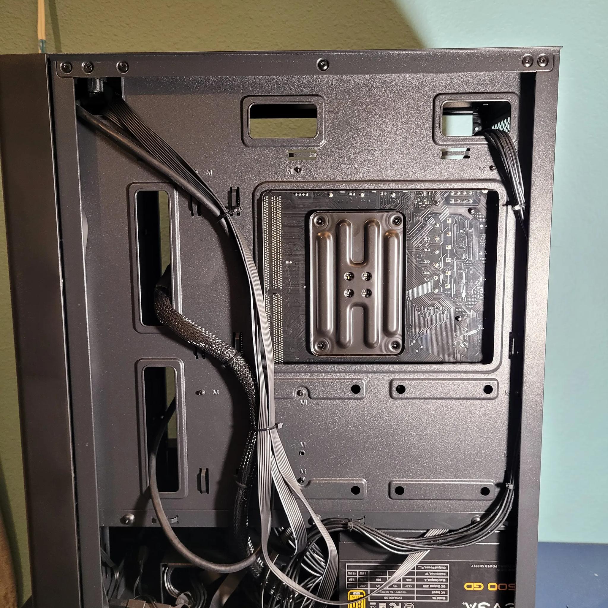 Blackout Gaming PC // R5 3600 // RX 5600-XT 6GB GDDR6 // 32GB DDR4 3200MHZ // 1TB NVME SSD // WIFI