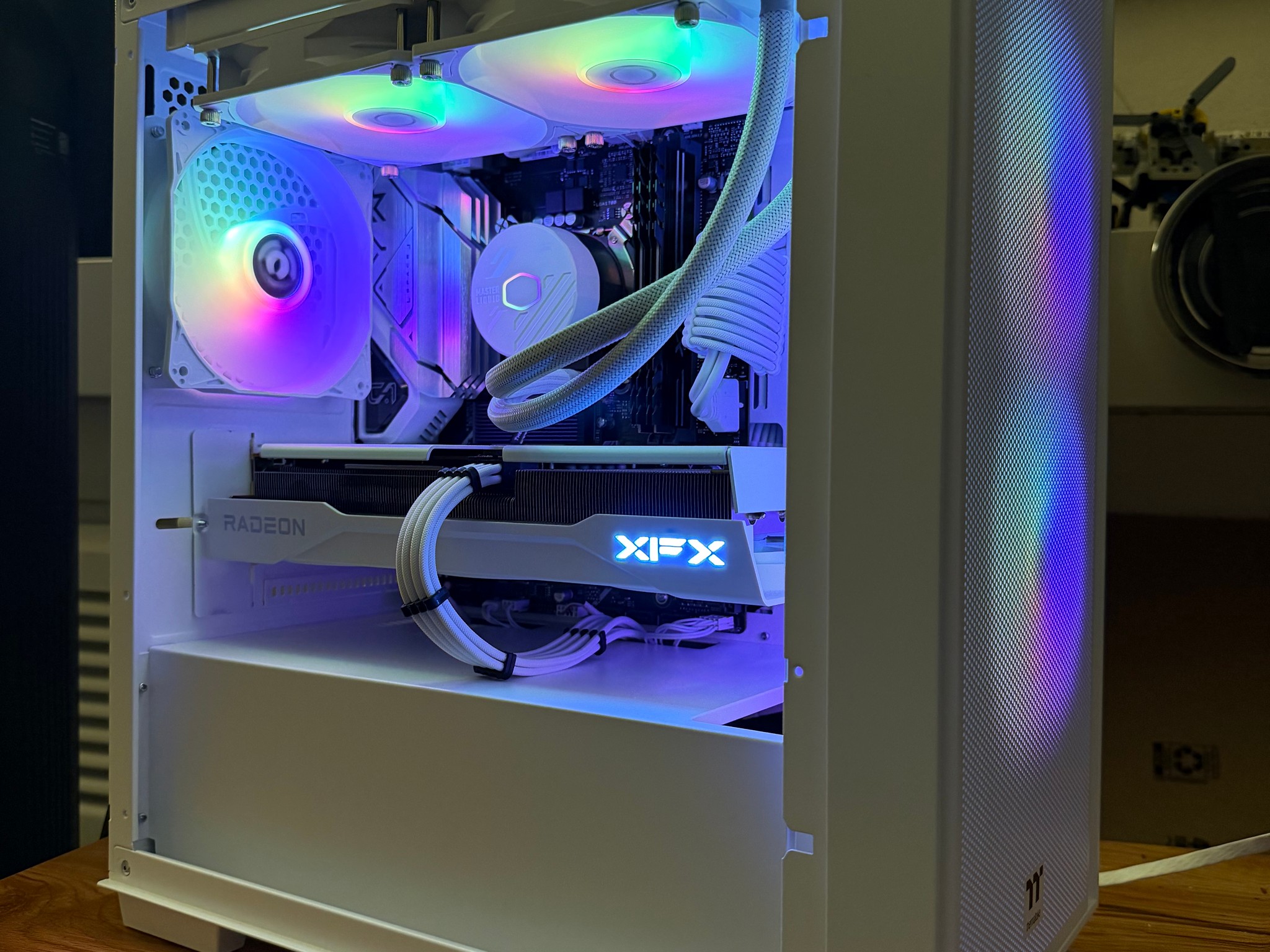 ❄️🧊 White Out 🧊❄️ Intel Gaming PC! i5-13600K | 9060XT 16GB | 1TB SSD | 32GB DDR4 | Free Shipping!