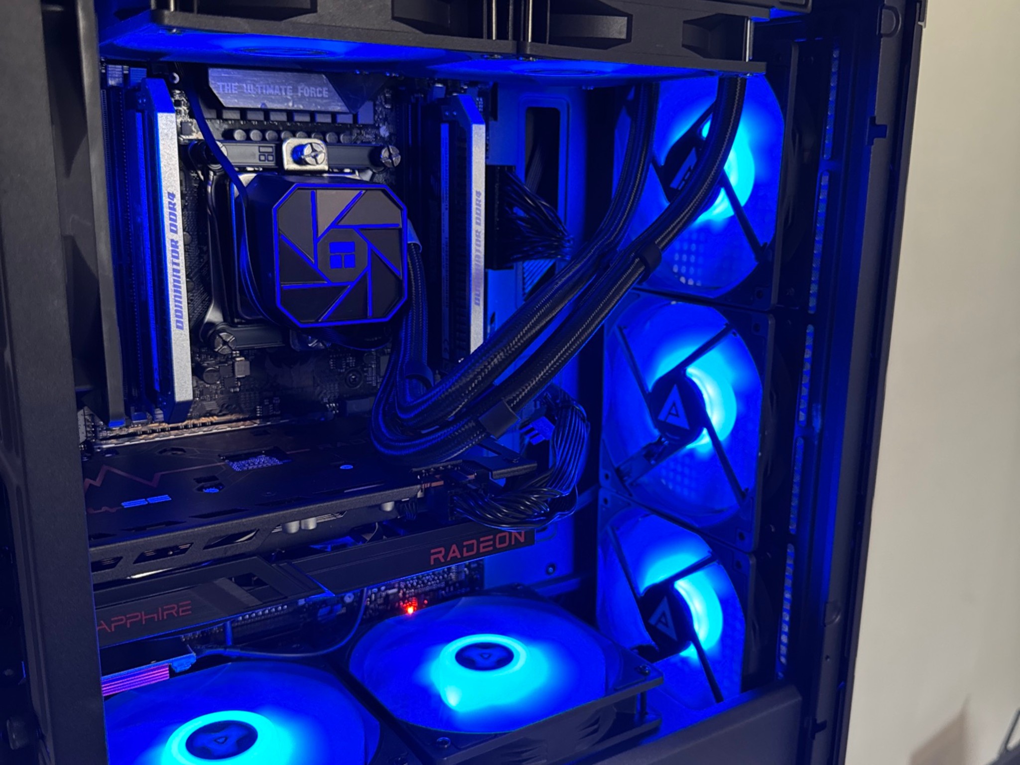 i7 9800x 32 GB RX 6600 8 GB Gaming System