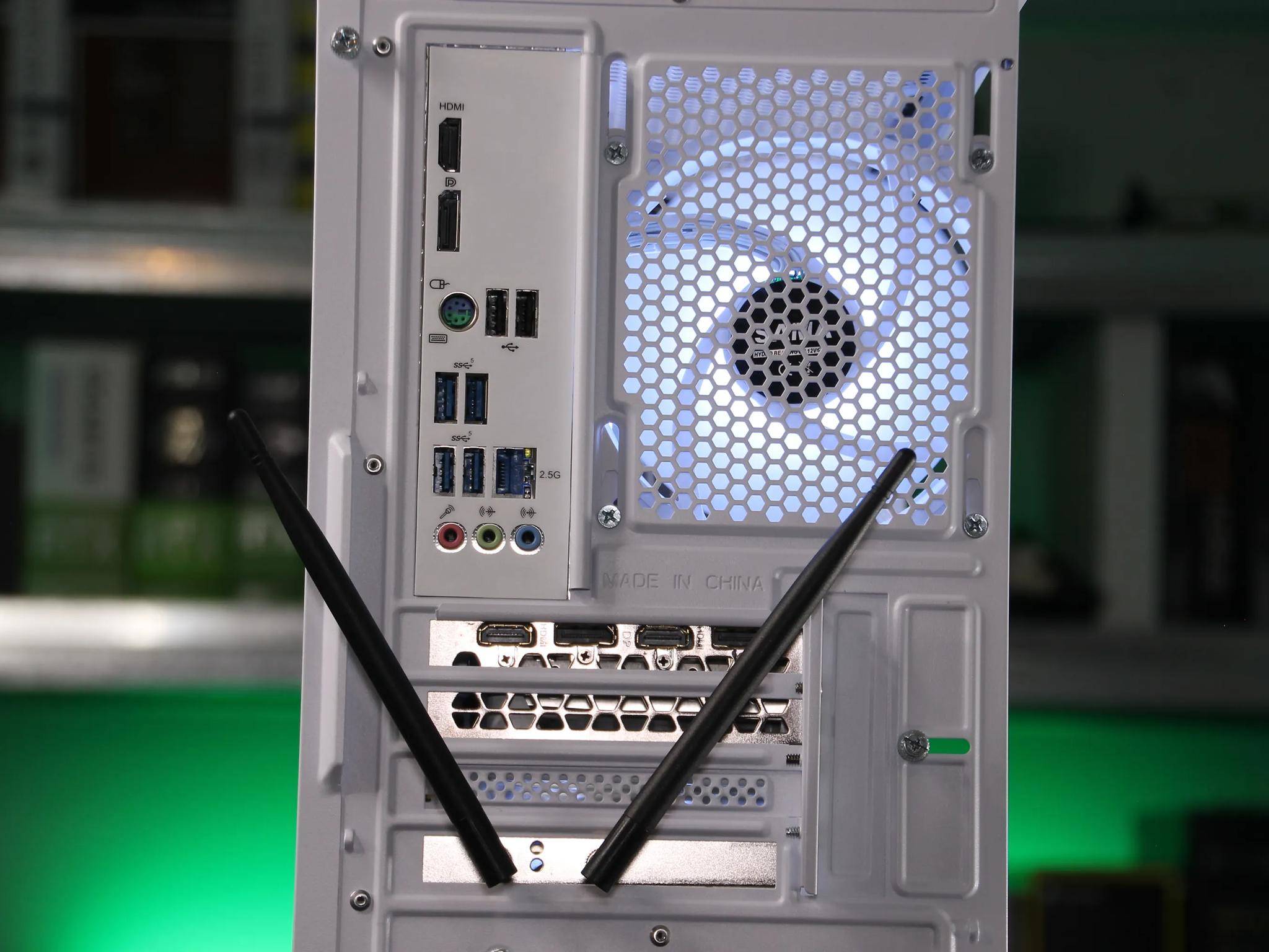 𝙄𝘾𝙀𝙀 // Ryzen 7 3700X, RTX 3070 // Mid-range Gaming PC