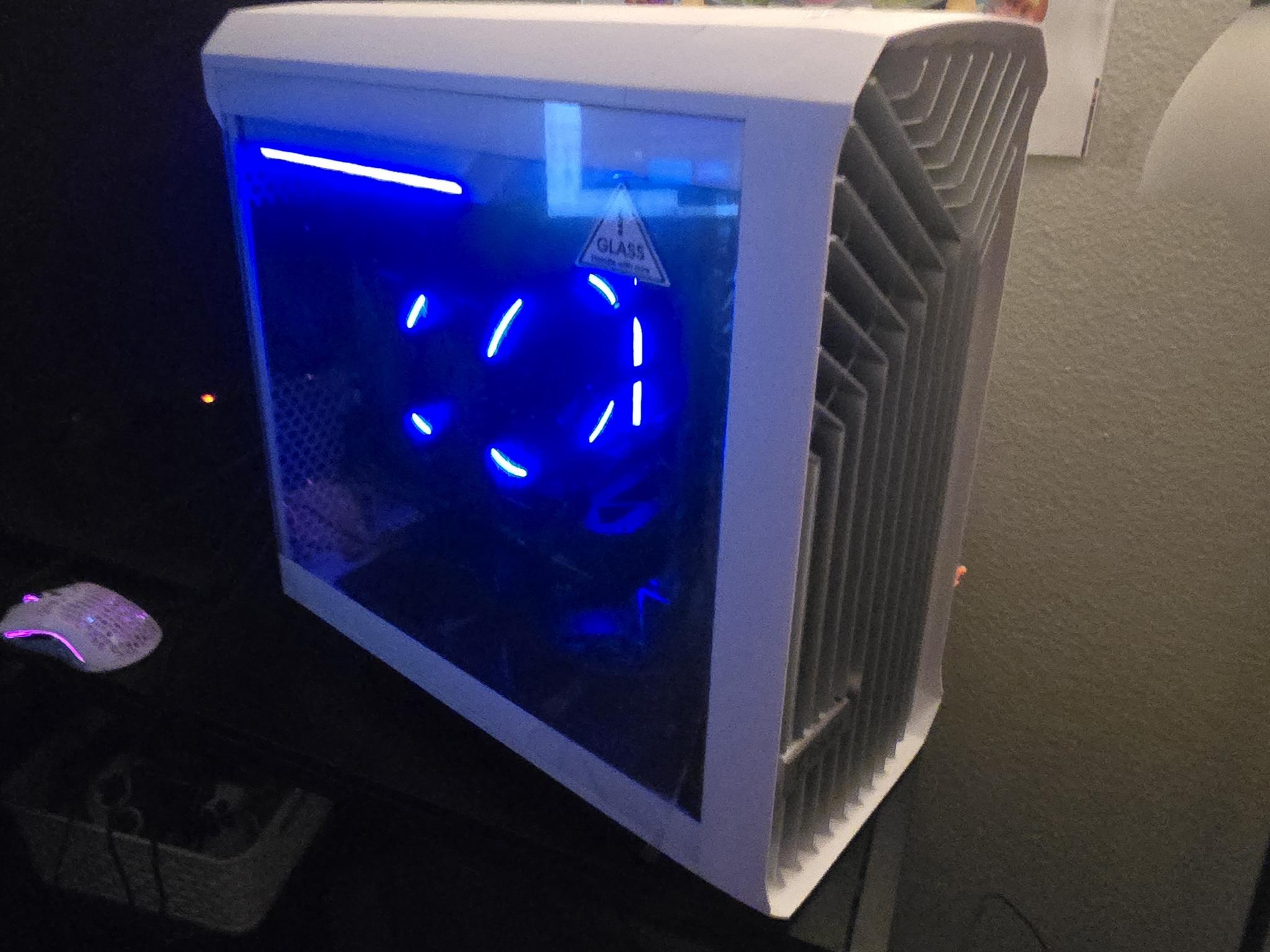 BLACK AND WHITE ENTRY GAMING/STREAMING PC FOR 1440P: 4070, I-7 13700KF, 32gb DDR5, 2TB SN850X