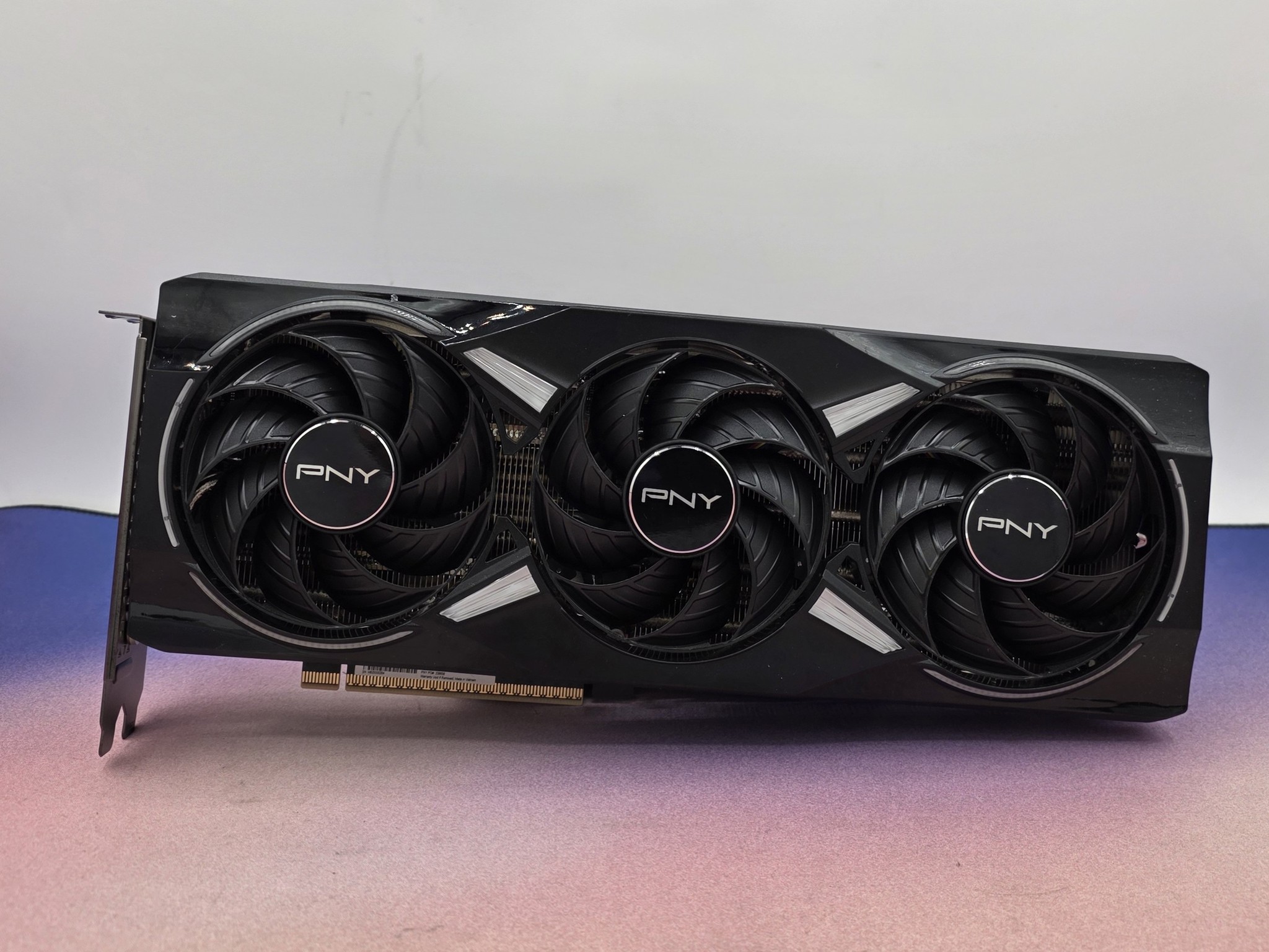 PNY GeForce RTX 5070 ARGB EPIC-X RGB OC Triple Fan