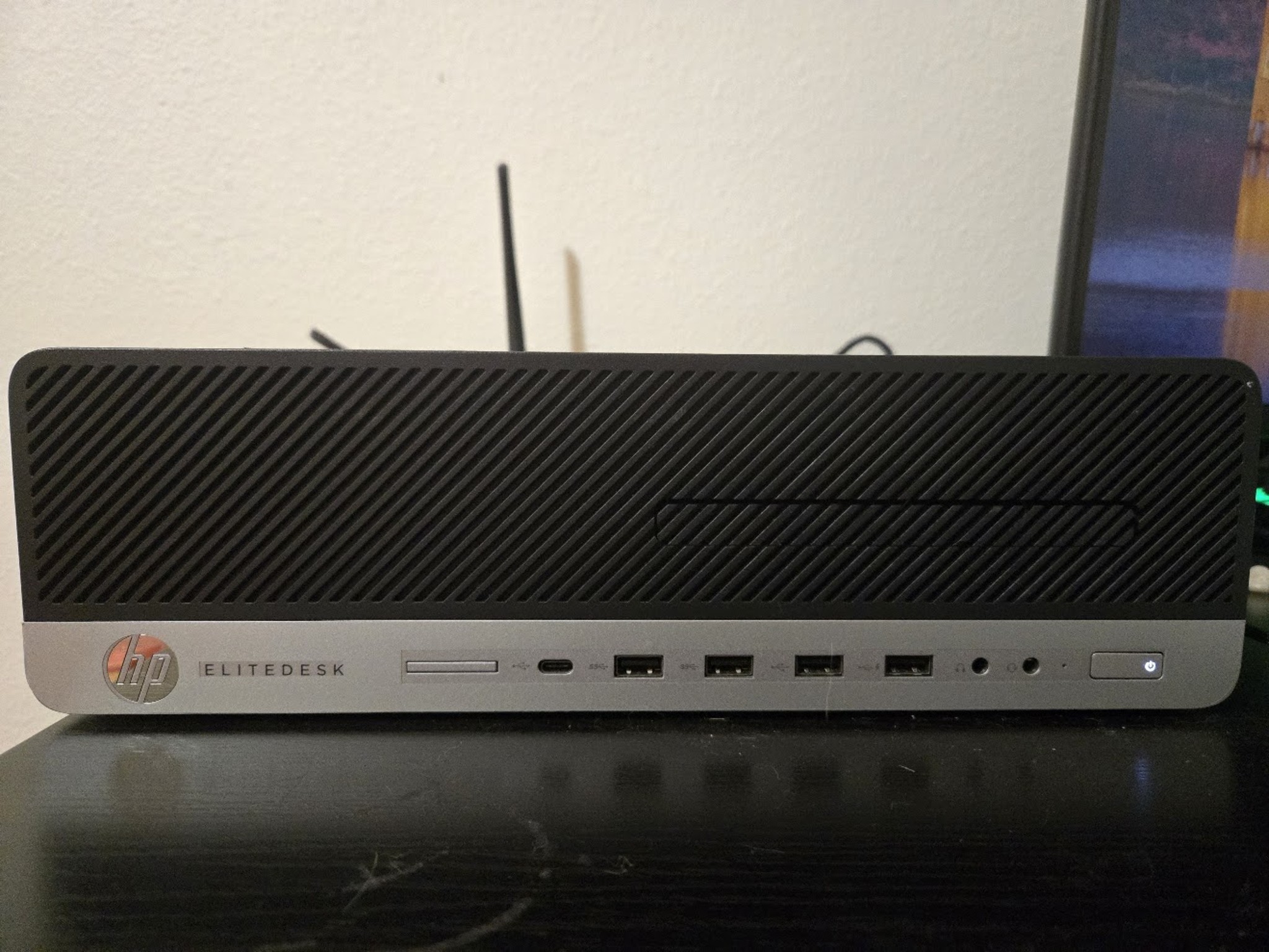 (NEED GONE) Sleeper Build Gaming PC RTX 3050 1TB SSD 32GB Ram i5-8500 Windows 11