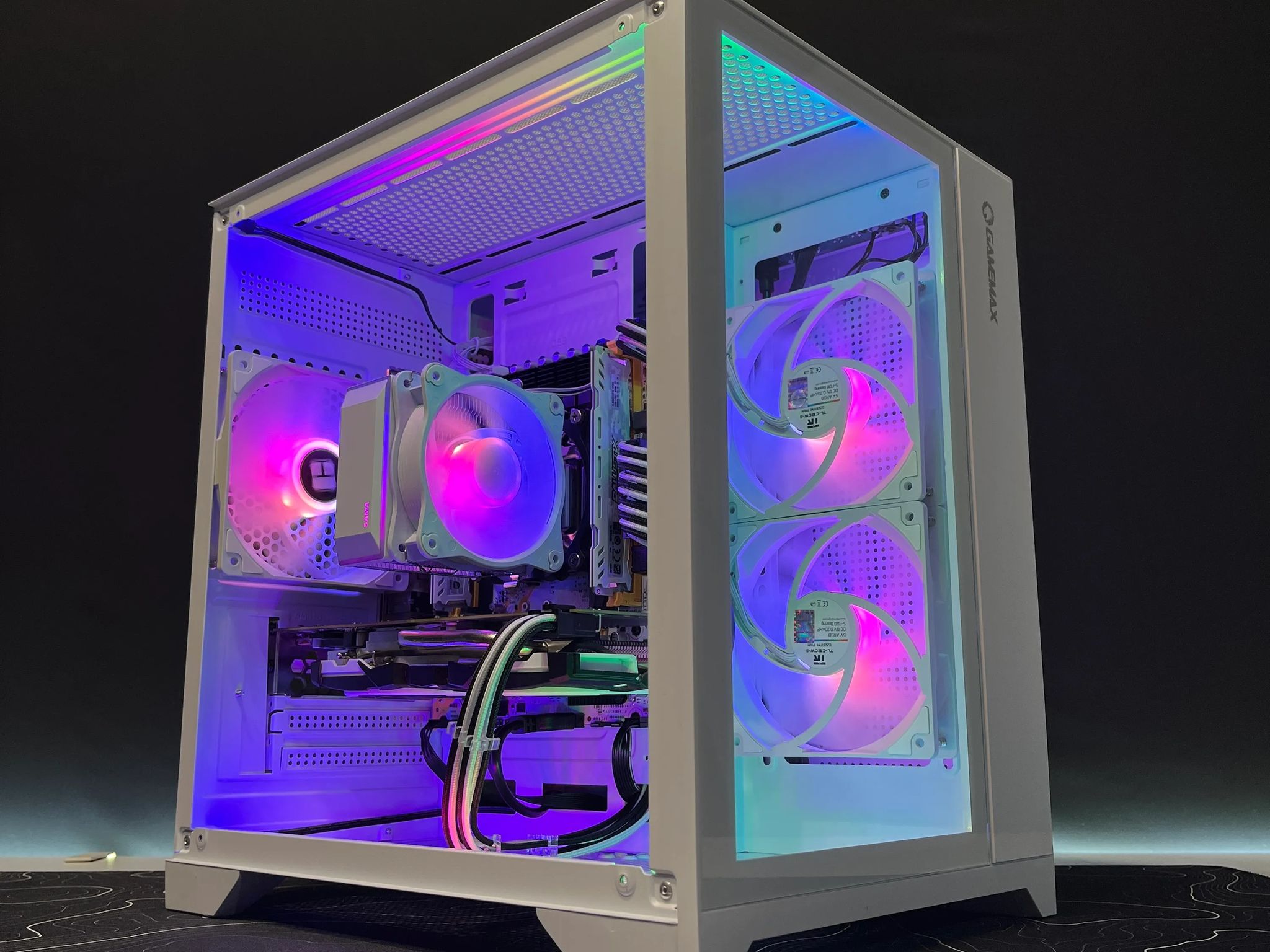 ⬜ White and RGB Gaming PC | Intel Xeon E5-2670 v3 & RX 570