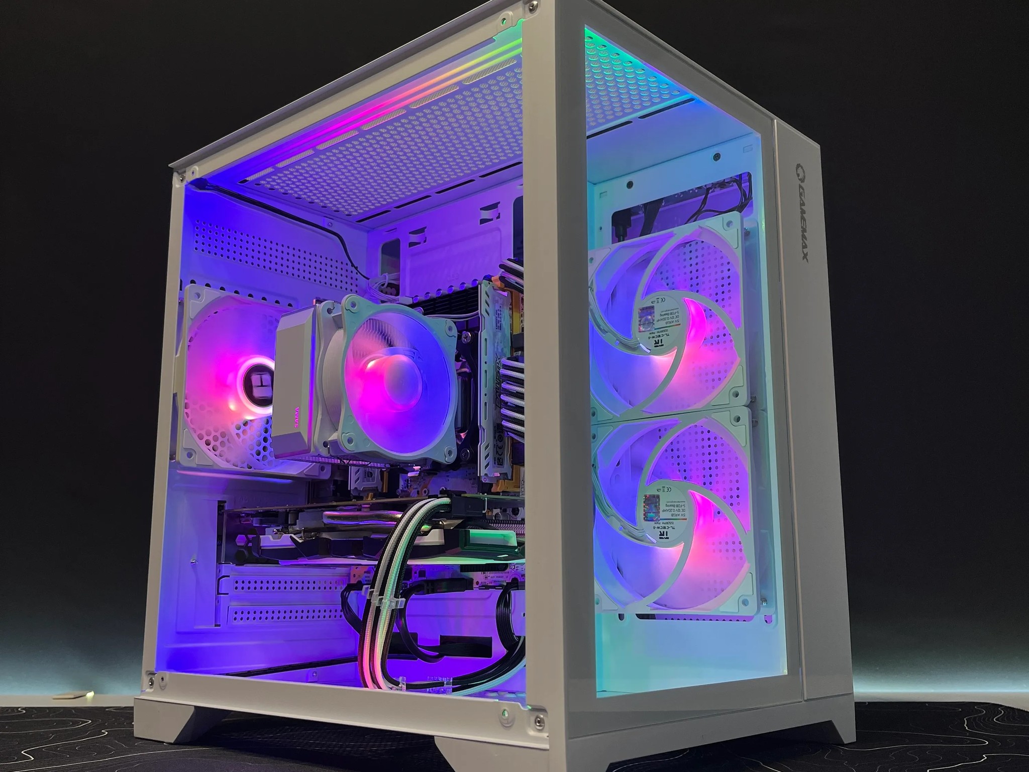 ⬜ White and RGB Gaming PC | Intel Xeon E5-2670 v3 & RX 570