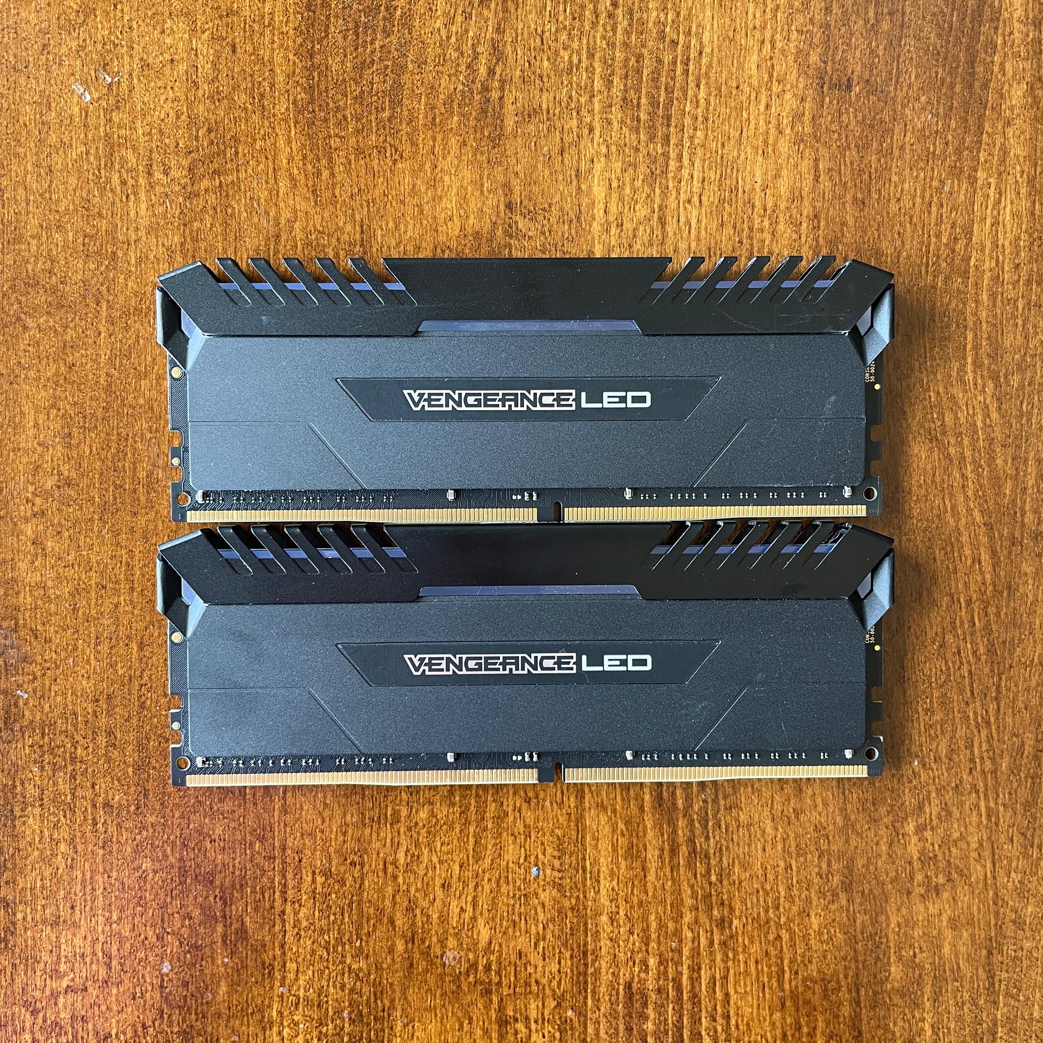 Corsair Vengeance LED 32GB (2x16) DDR4 3000MHz | White