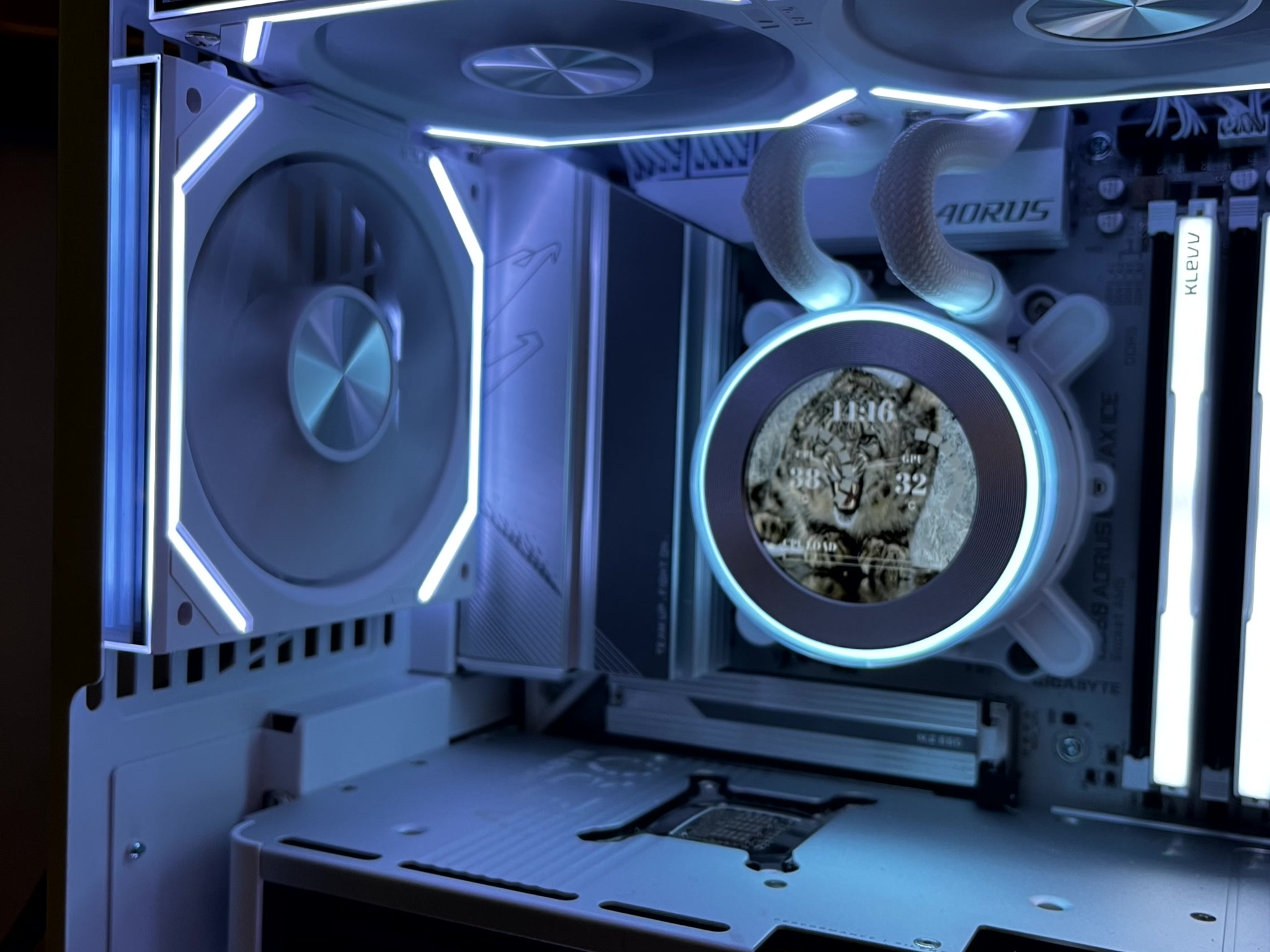 Snow Leopard - RTX 5070 Ti OC | Ryzen 7 9800x3d | 2TB NVME | 32GB @6400 MT/sec | 1000W Gold PSU