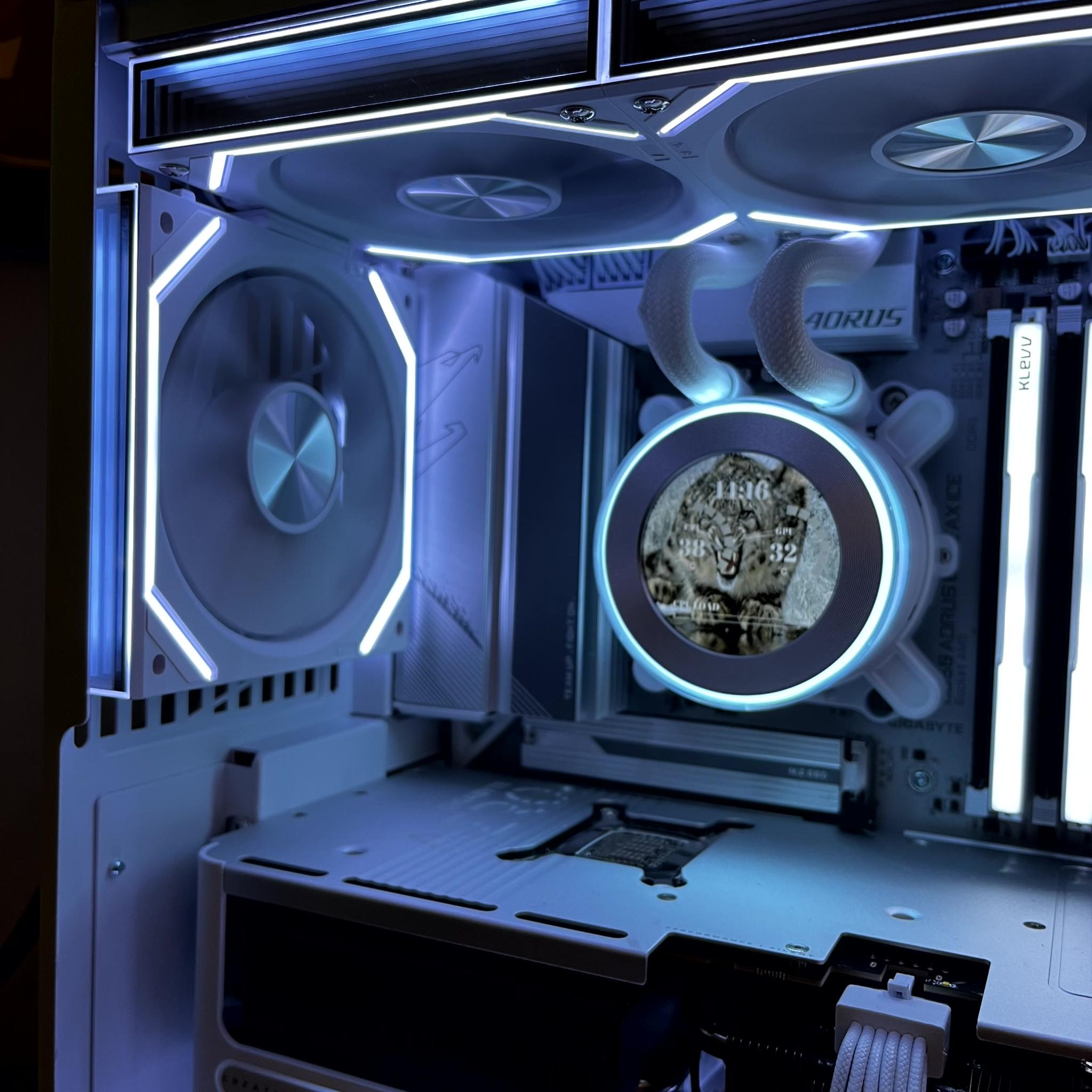 Snow Leopard - RTX 5070 Ti OC | Ryzen 7 9800x3d | 2TB NVME | 32GB @6400 MT/sec | 1000W Gold PSU