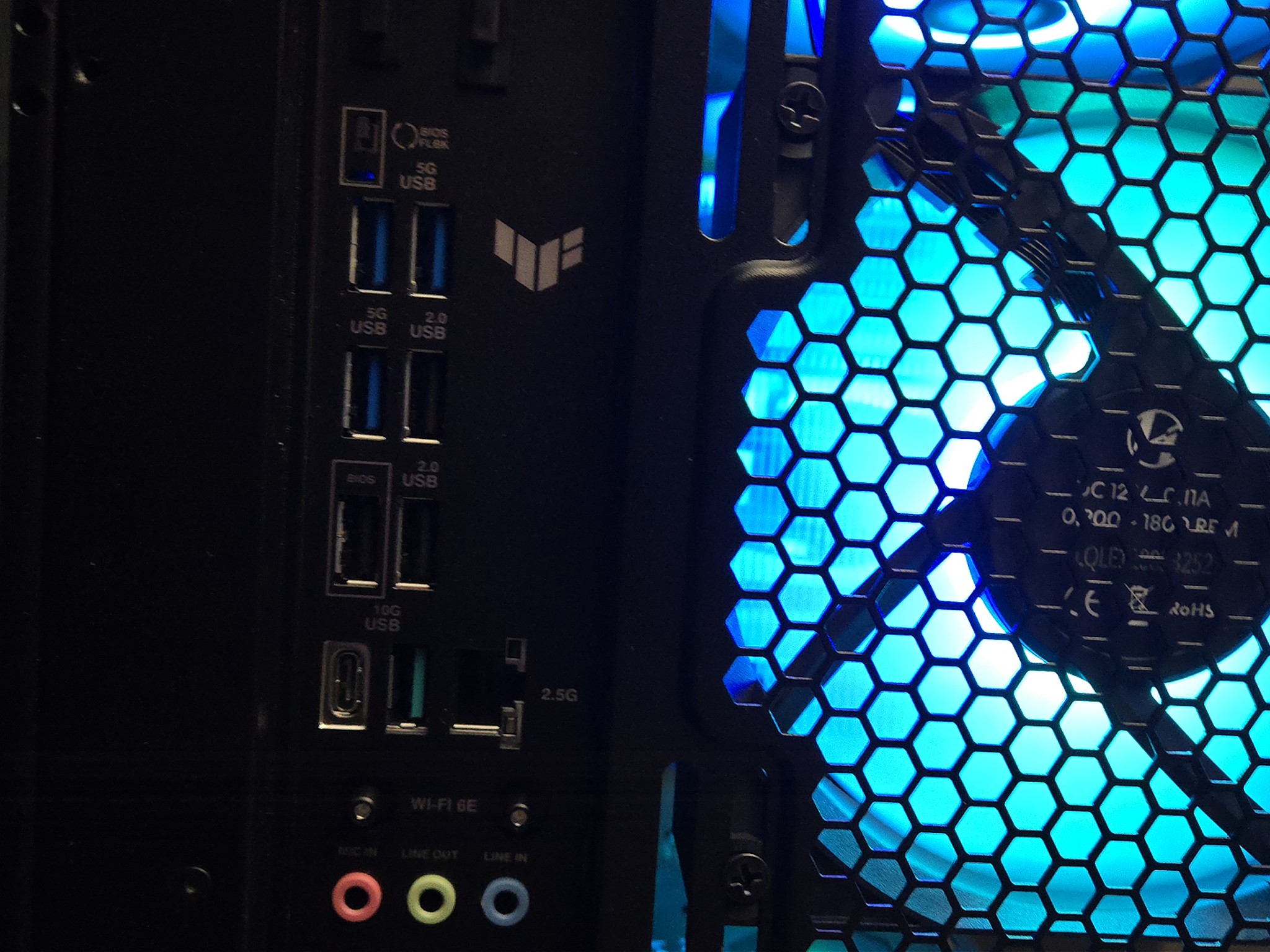 Ryzen 7 7800X3D - RX 9060 XT 16GB - 32GB DDR5 6000 -1TB Gen4 NVMe - Wi-Fi + LAN