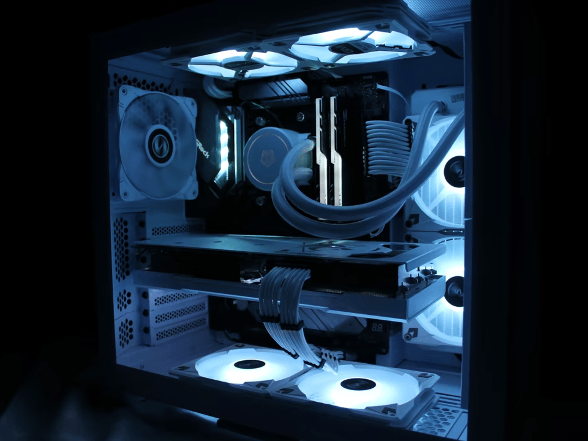 All-White Gaming PC | Ryzen 5 5600x & RX 6700XT