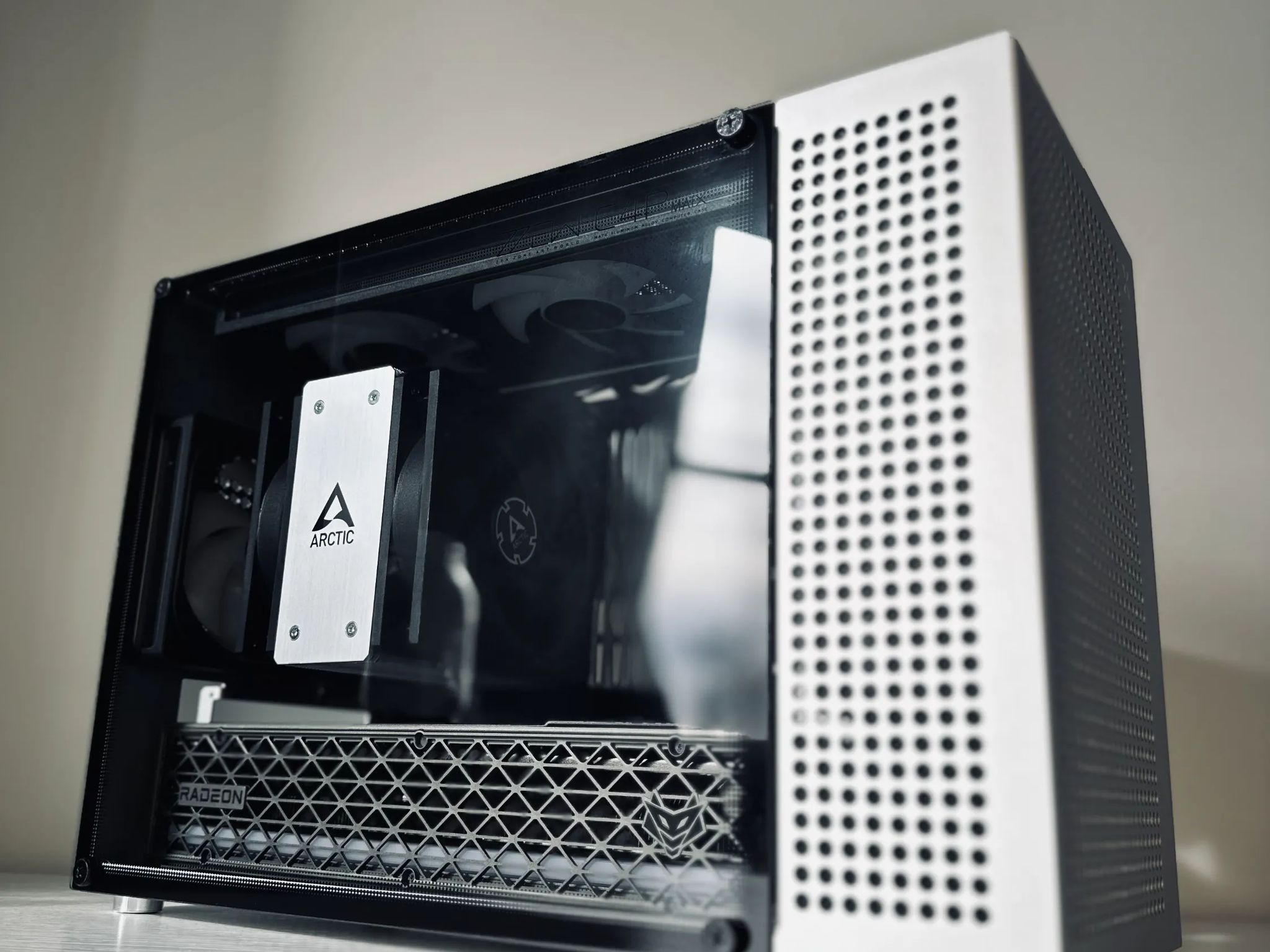 Platinum Minimal SFF PC Build (7800X3D + 9070XT)