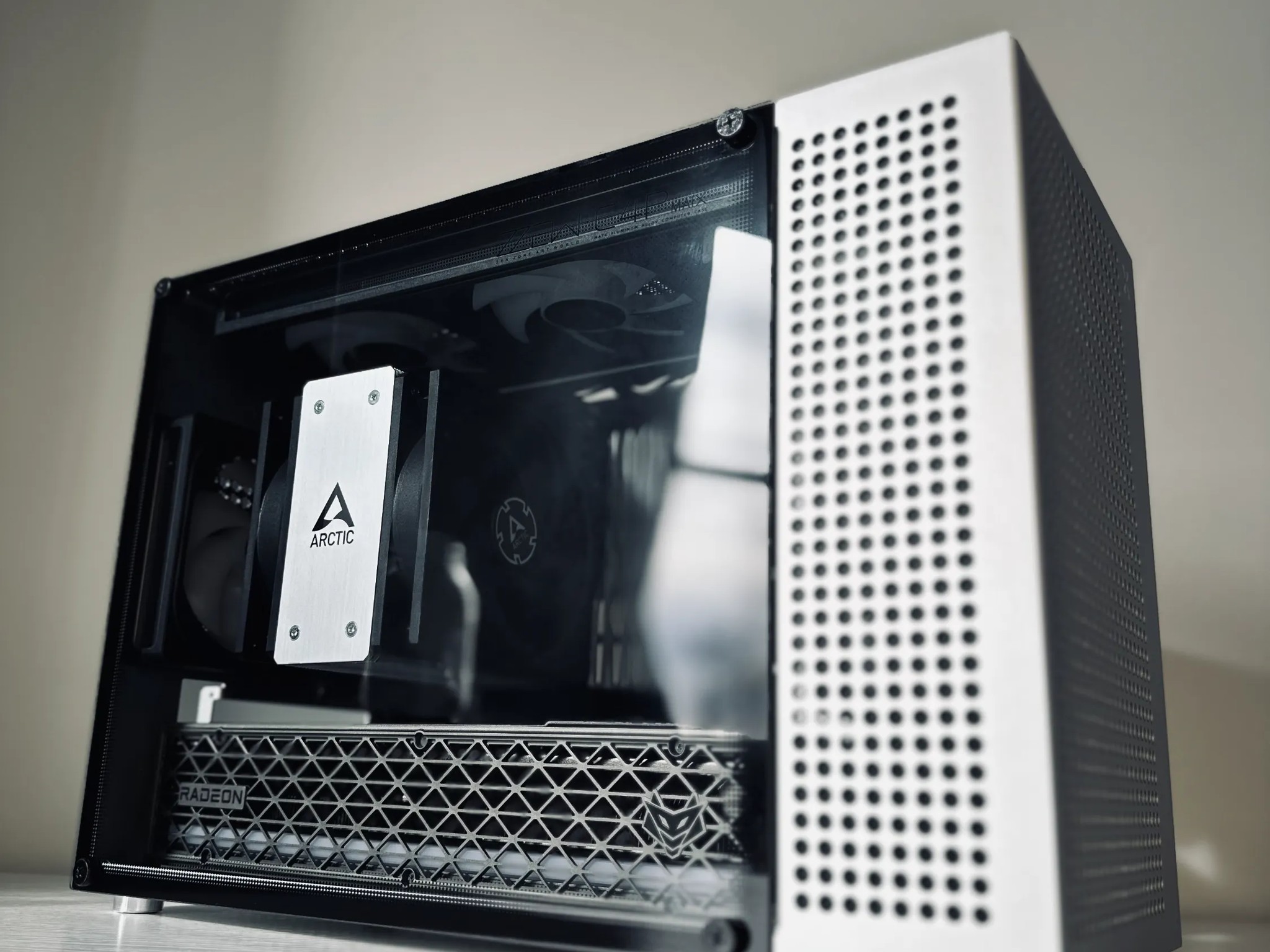 Platinum Minimal SFF PC Build (7800X3D + 9070XT)