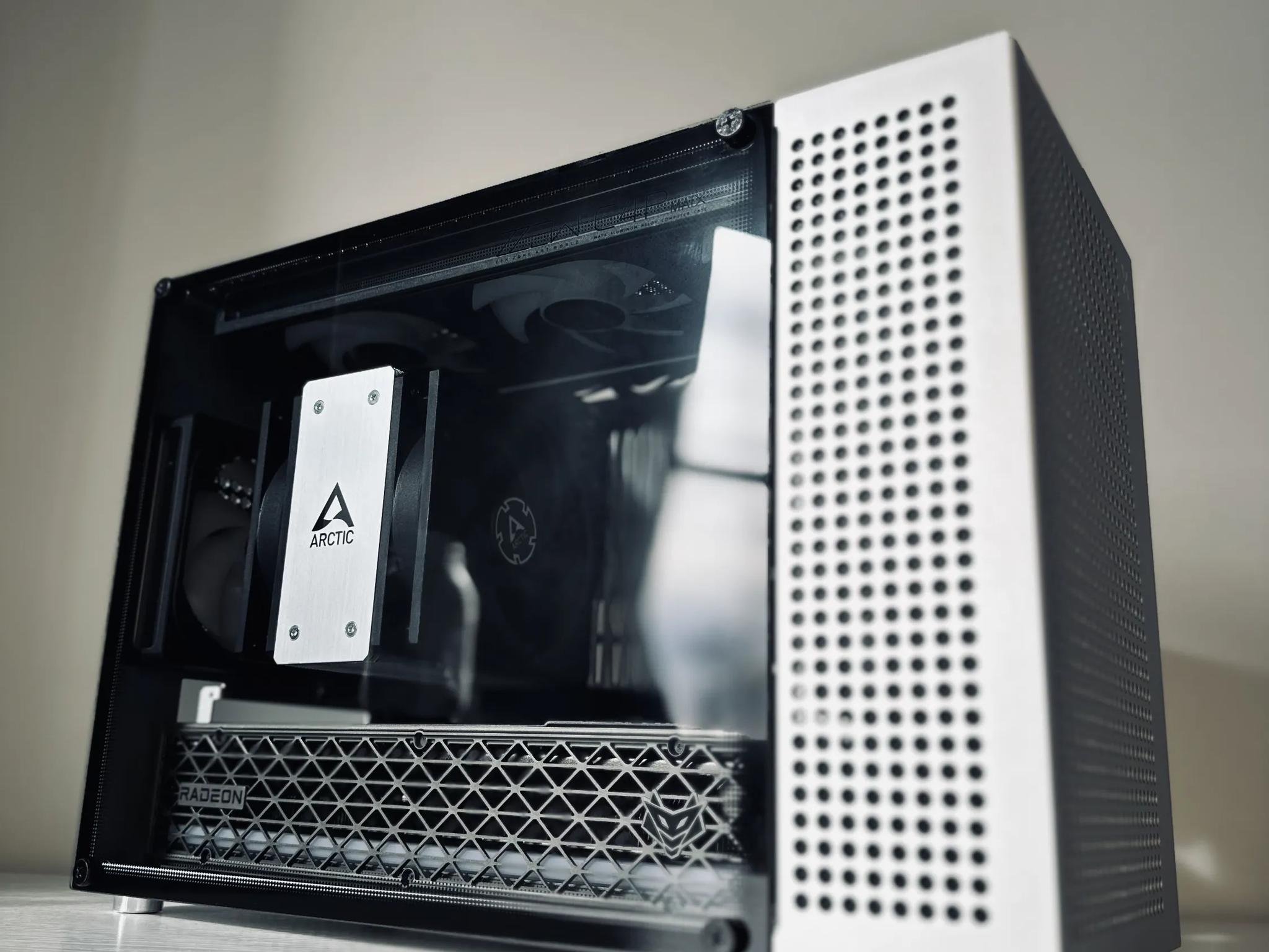 Platinum Minimal SFF PC Build (7800X3D + 9070XT)