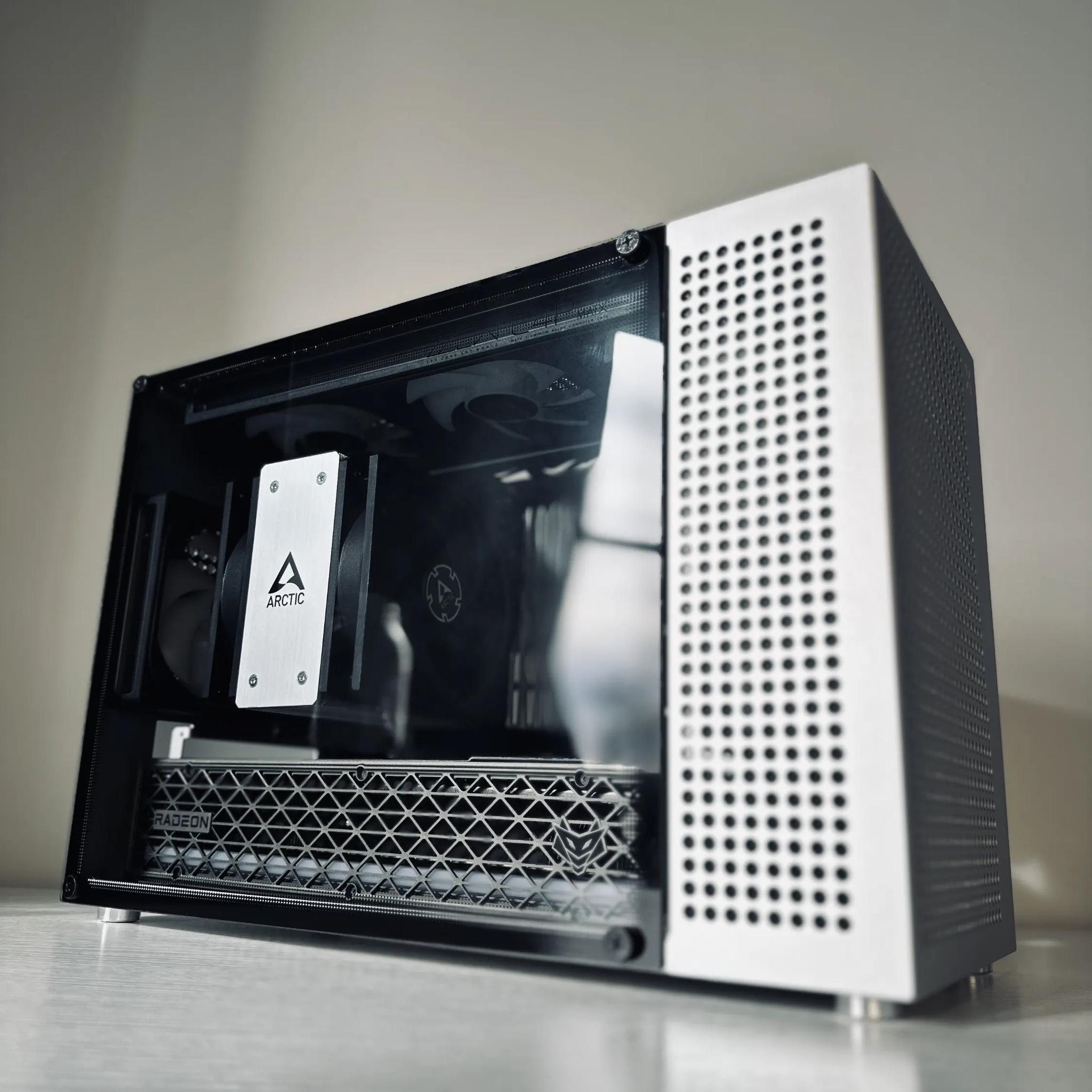 Platinum Minimal SFF PC Build (7800X3D + 9070XT)