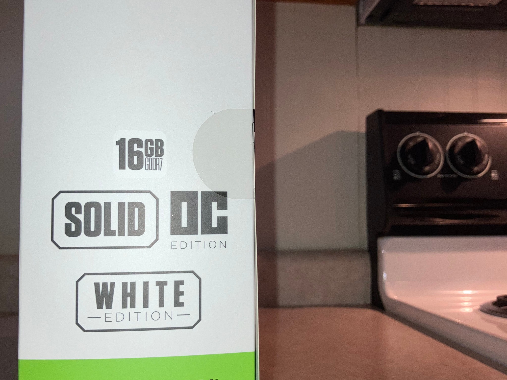 ZOTAC GAMING GeForce RTX 5080 SOLID OC White Edition