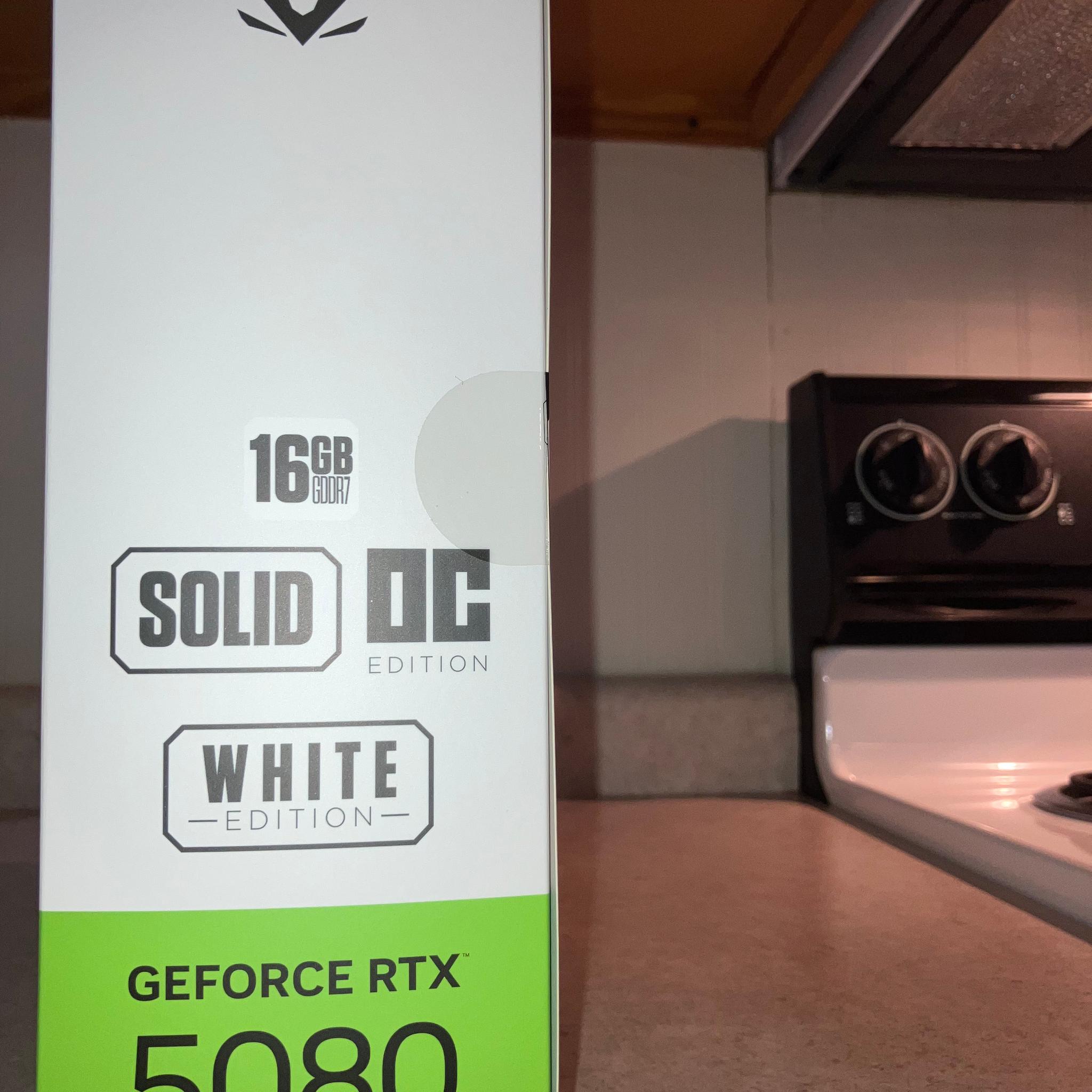 ZOTAC GAMING GeForce RTX 5080 SOLID OC White Edition