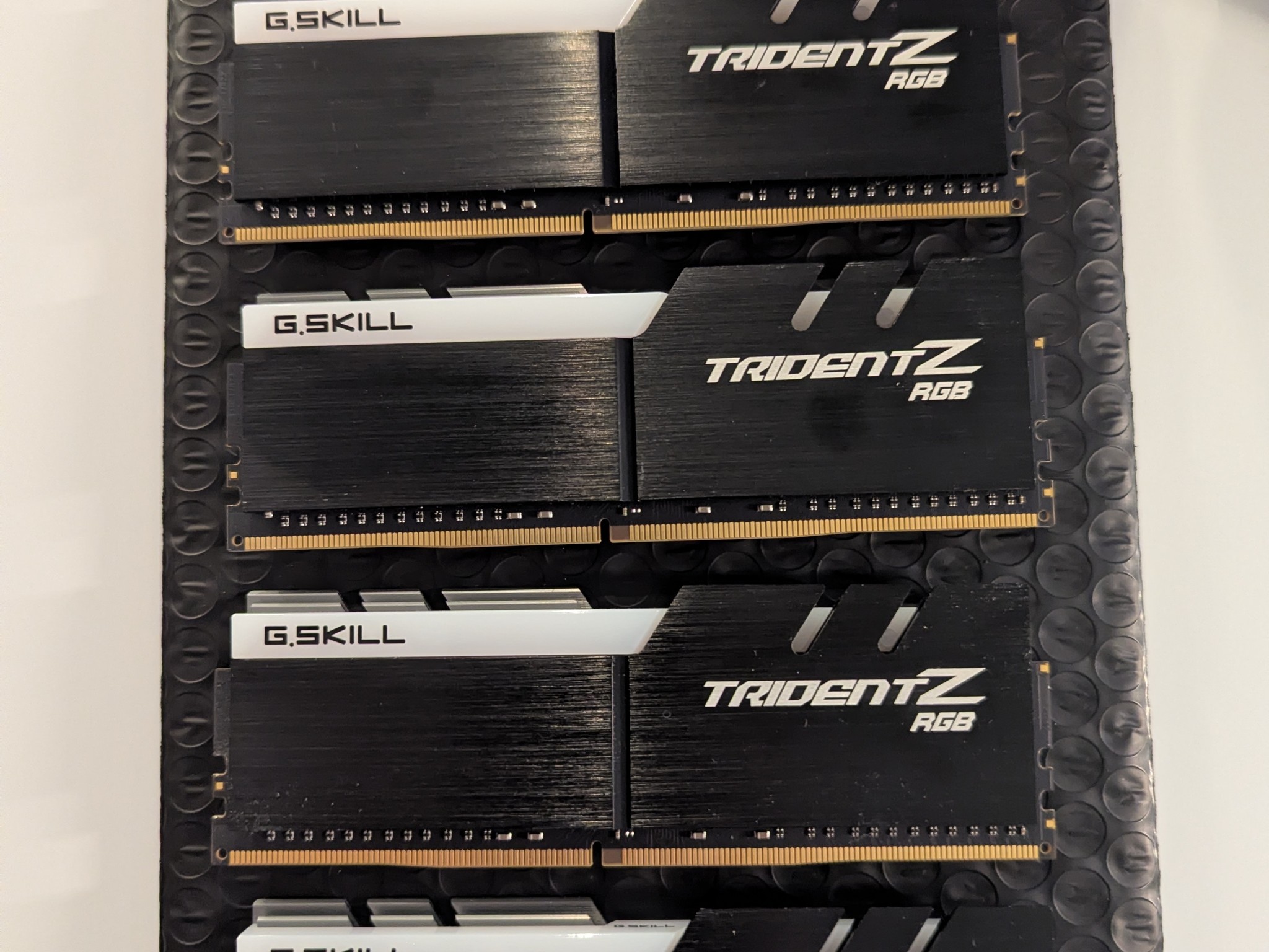64GB G.Skill Trident Z RGB DDR4-3600 (4×16GB) CL18 – F4-3600C18Q-64GTZR