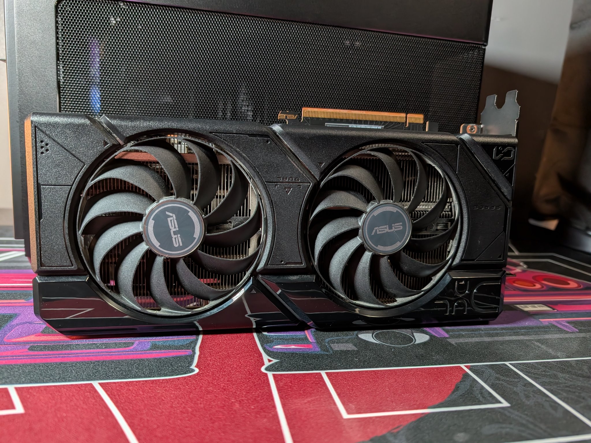 Asus DUAL OC Radeon RX 7800 XT