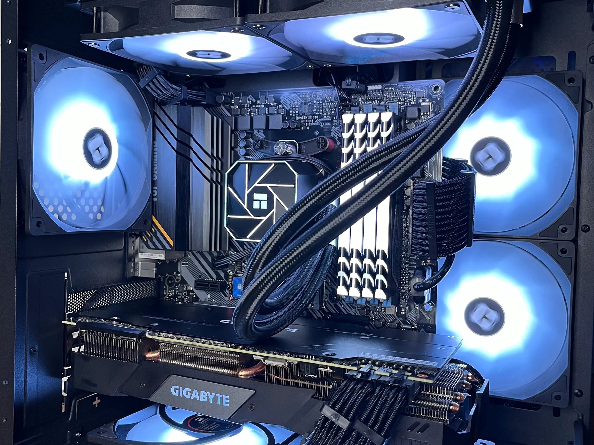 Clone 2 - Custom Gaming PC - RTX 2080ti / R5 5600G / 32GB DDR4 / 1TB Gen3 NVMe