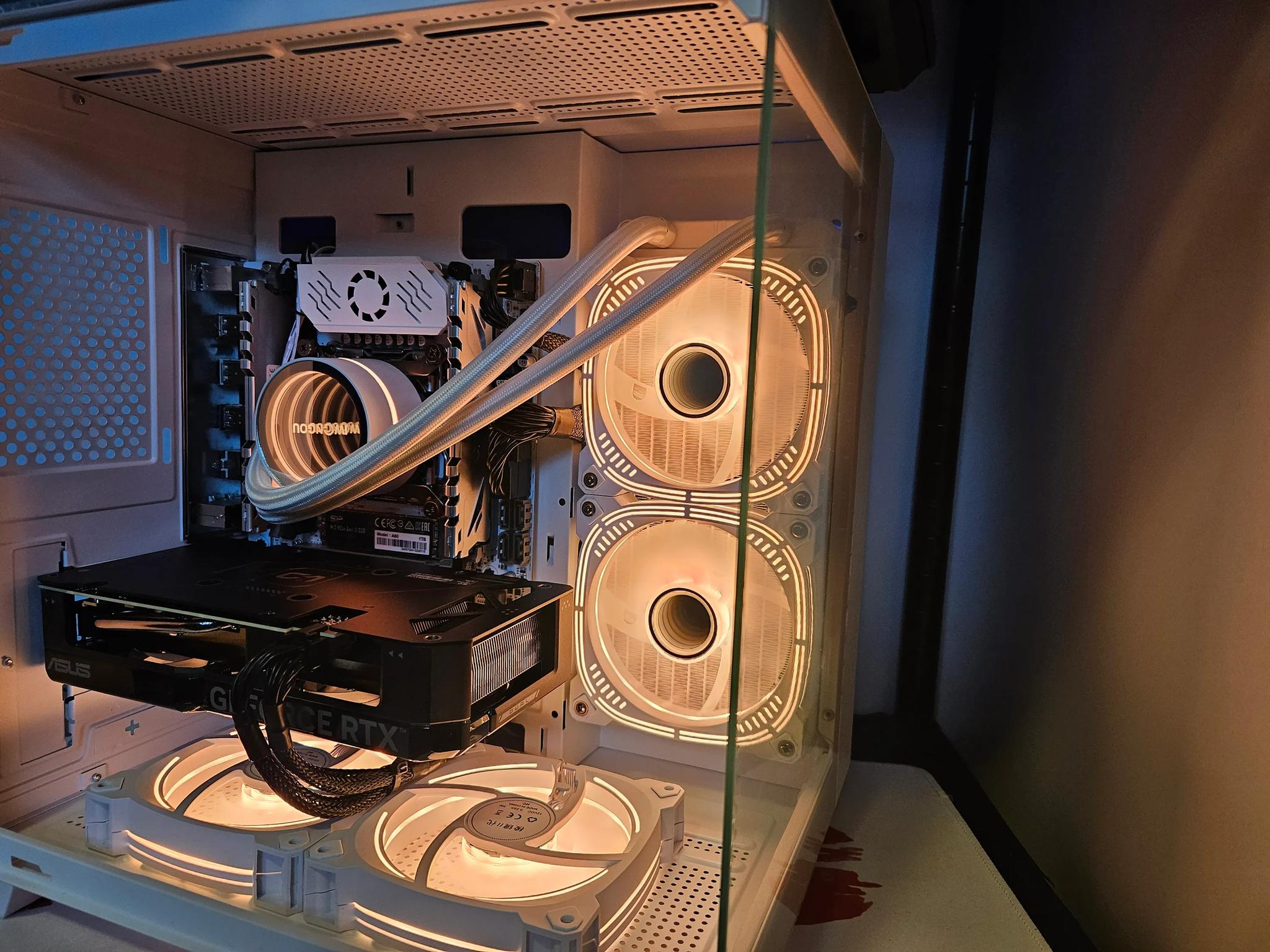 Arctic BEAST intel 14 core / 64GB RAM / 1TB SSD / RTX 4060TI